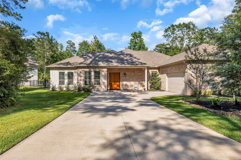 Photo of 12134 S Tara Plantation Drive, Tomball, TX