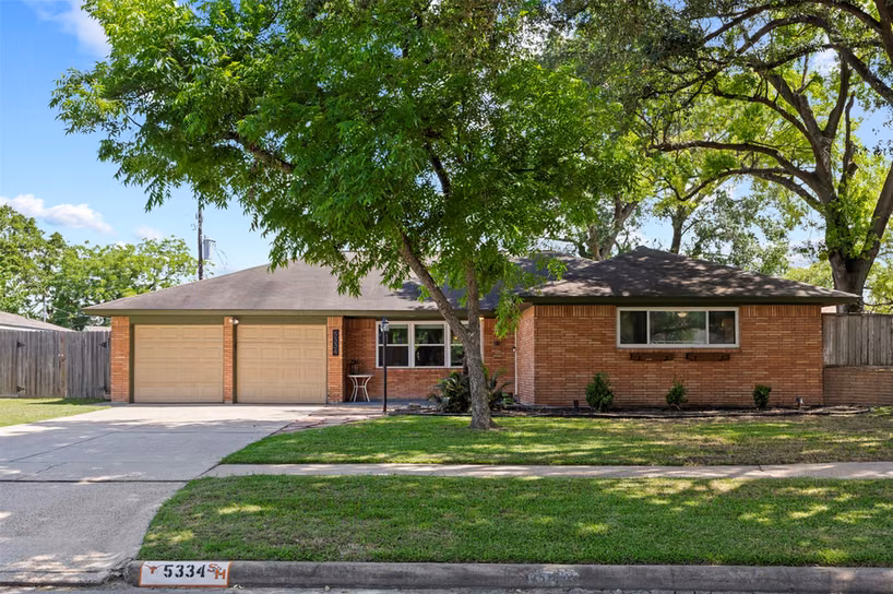 Photo 2 of 5334 Saxon Drive, Houston, TX
