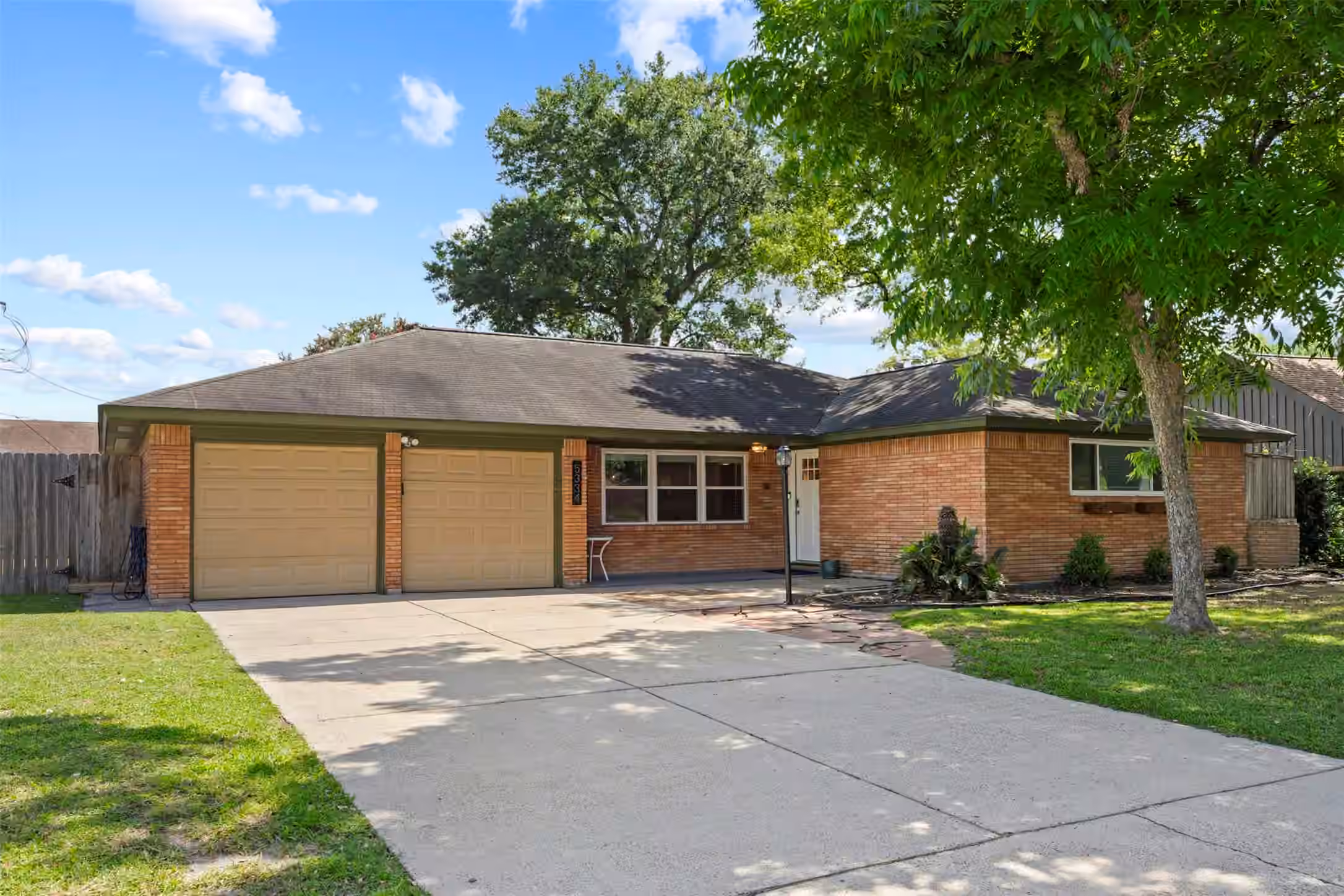 Photo 4 of 5334 Saxon Drive, Houston, TX