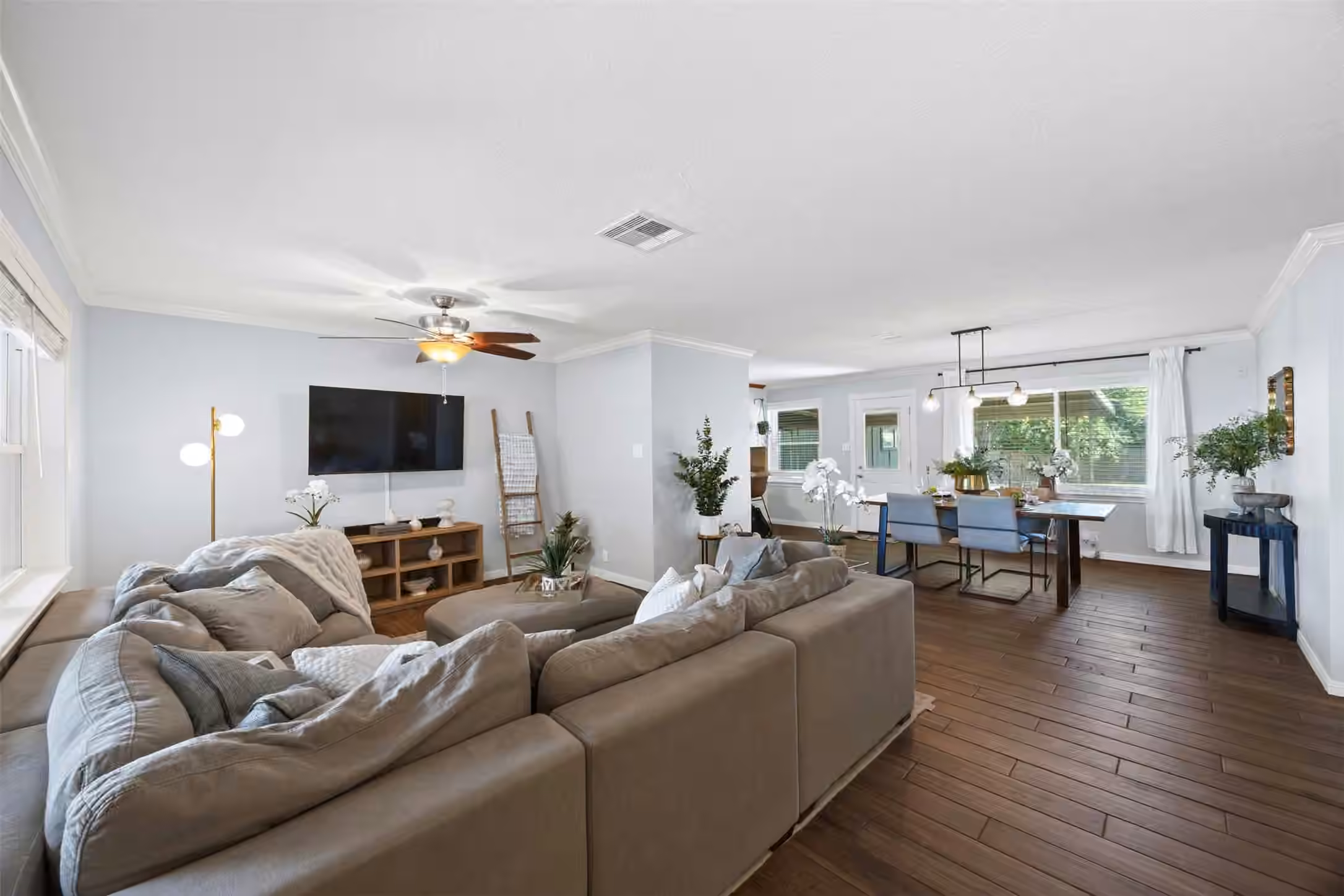 Photo 5 of 5334 Saxon Drive, Houston, TX