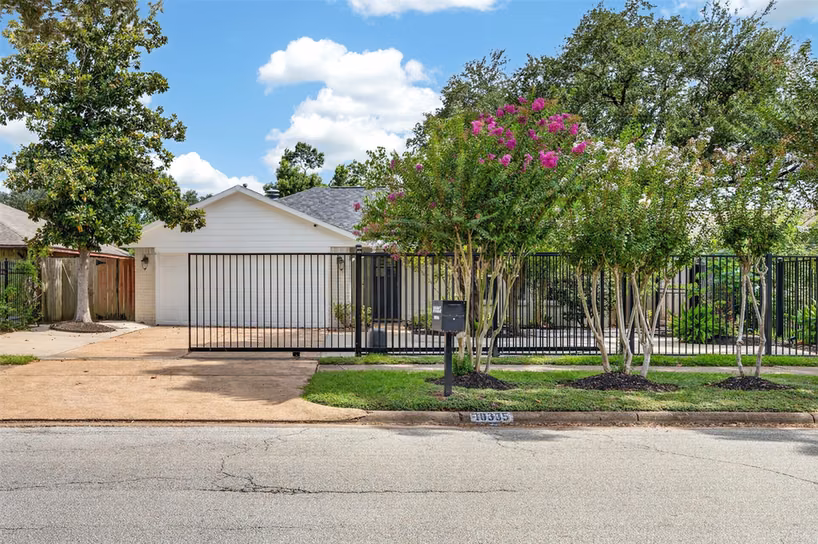 Photo 2 of 10335 Emnora Lane, Houston, TX