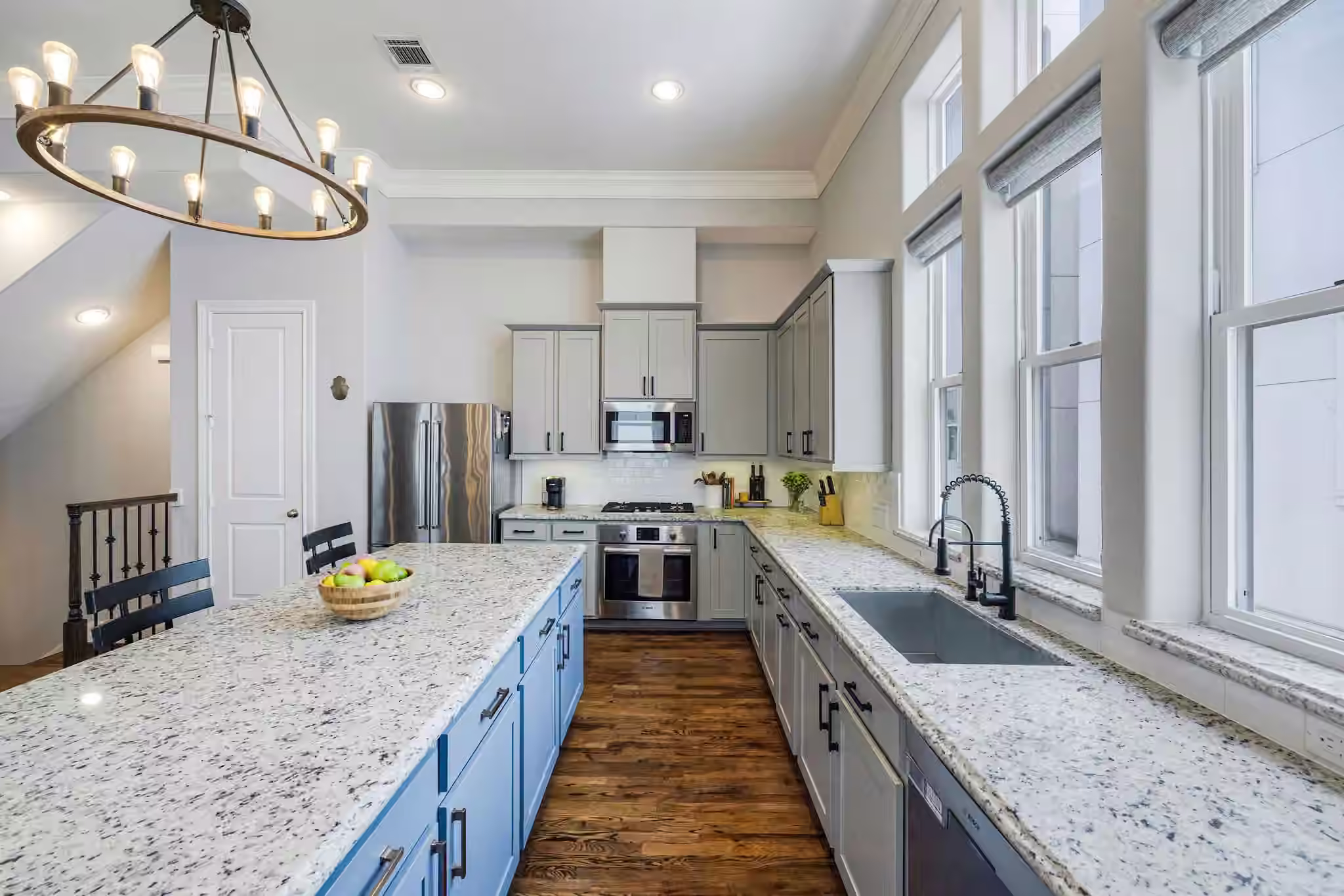Photo 2 of 253 E 27th Street, Houston, TX