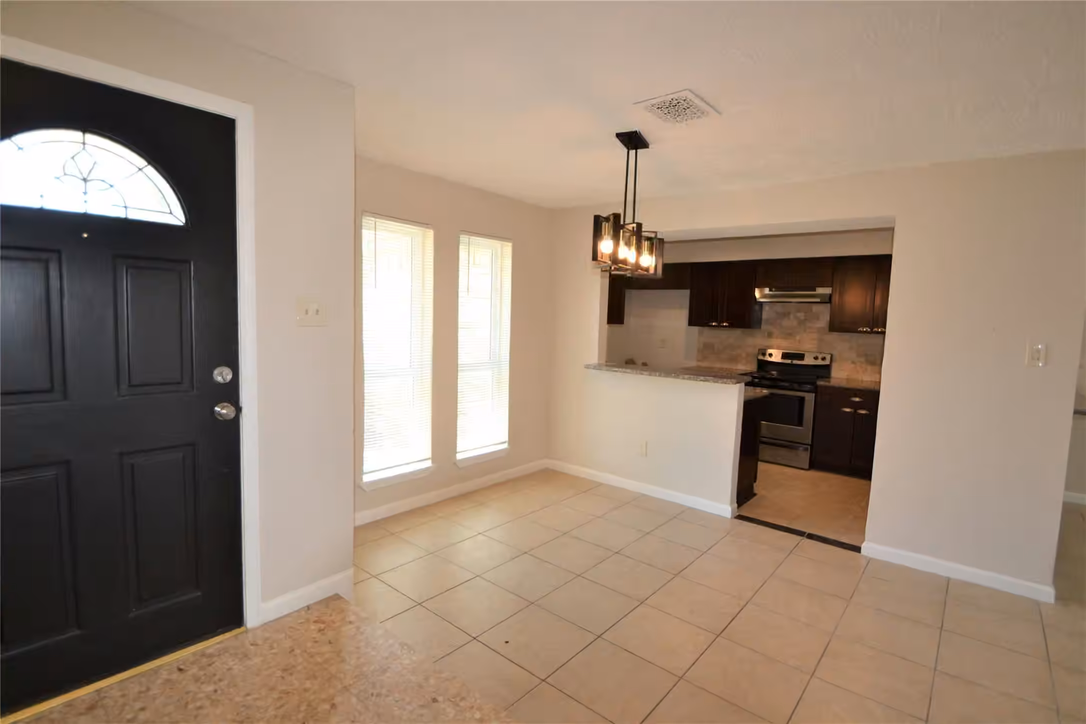 Photo 4 of 15718 FOX SPRINGS Drive, Houston, TX