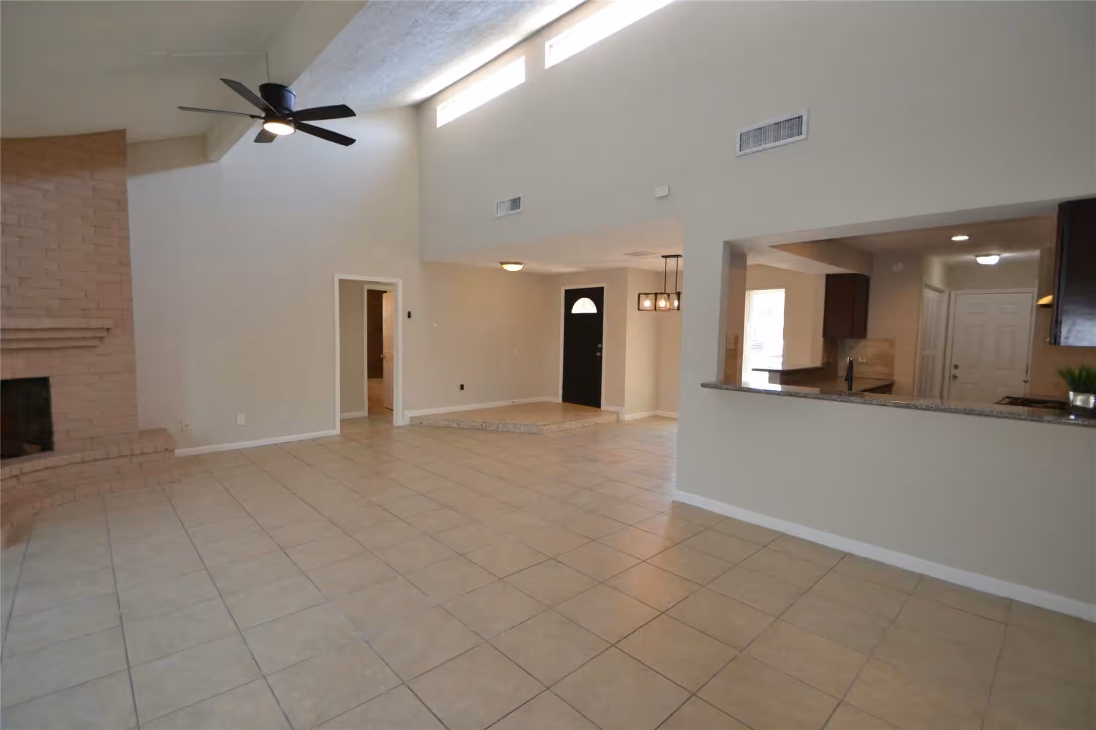 Photo 6 of 15718 FOX SPRINGS Drive, Houston, TX
