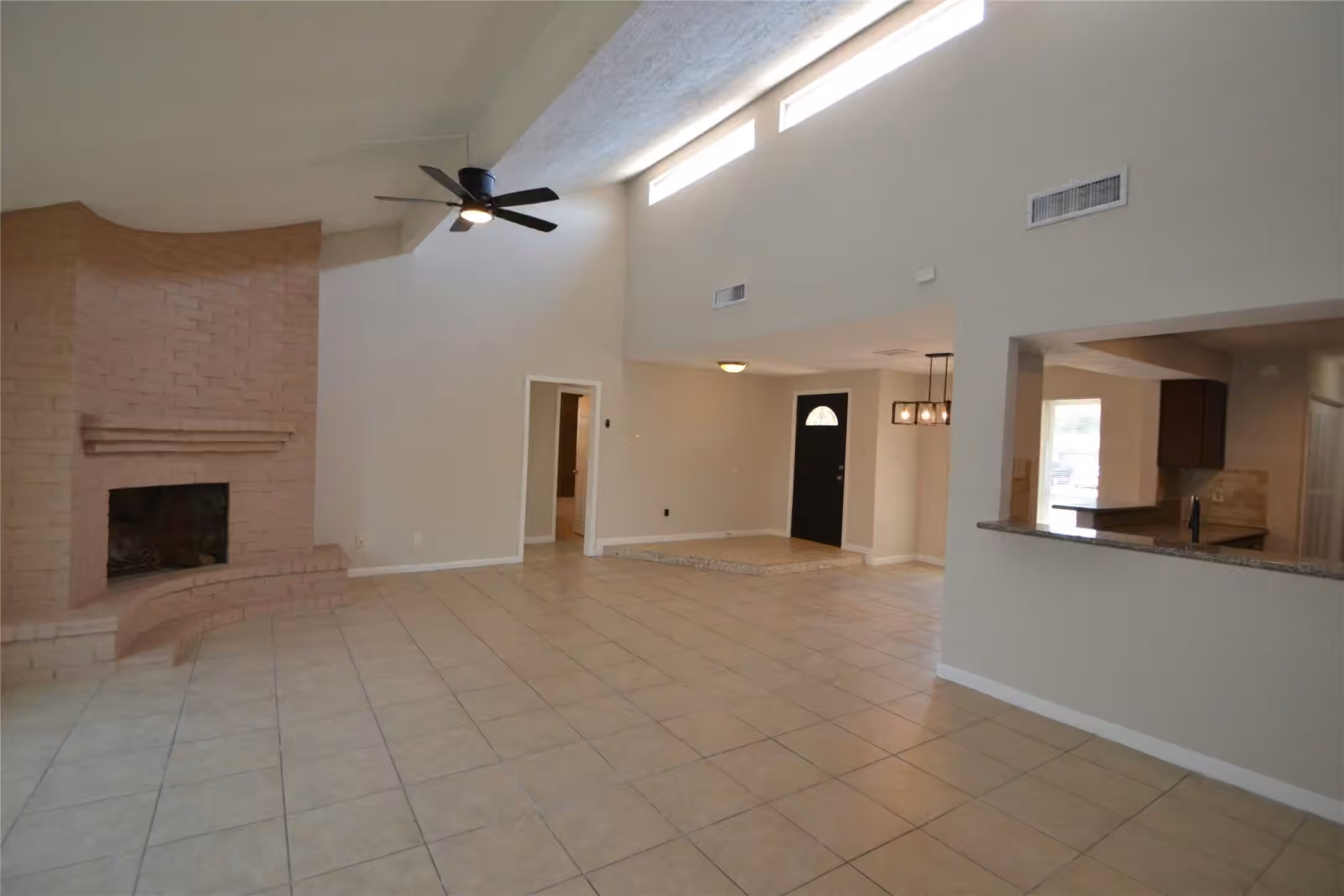 Photo 7 of 15718 FOX SPRINGS Drive, Houston, TX