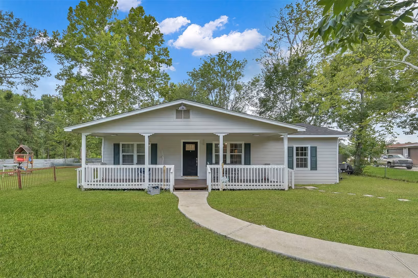 Photo of 216 S Magnolia Drive, Conroe, TX 77301
