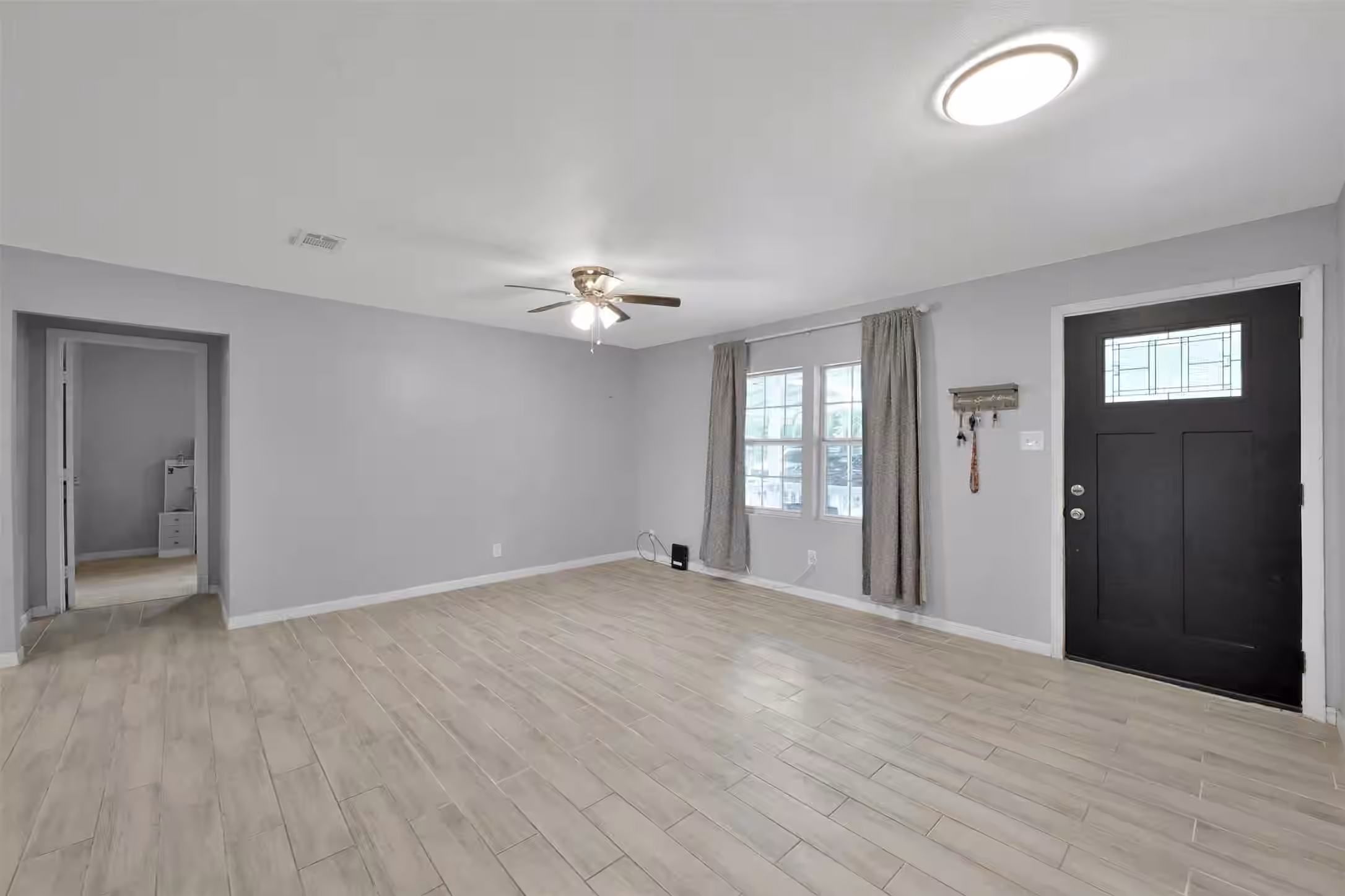 Photo 6 of 216 S Magnolia Drive, Conroe, TX