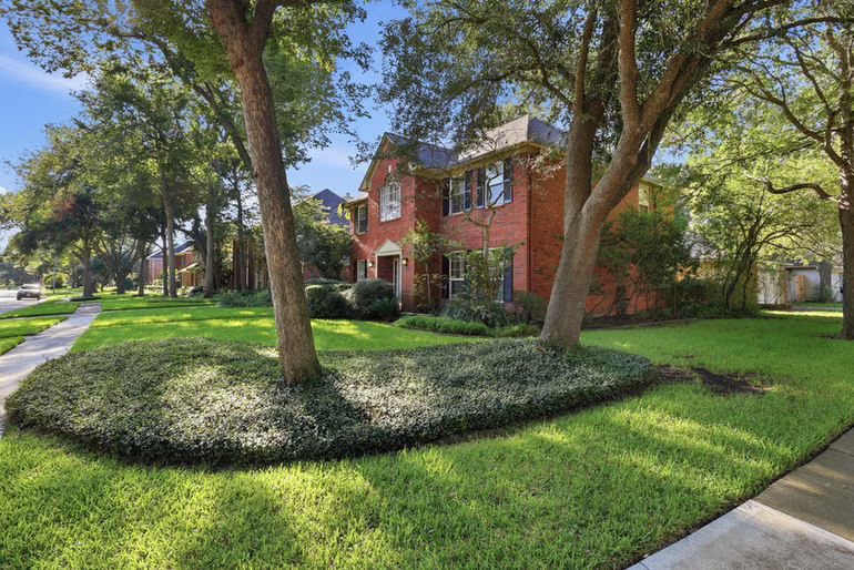 Photo 2 of 6906 Morningside Drive, Sugar Land, TX