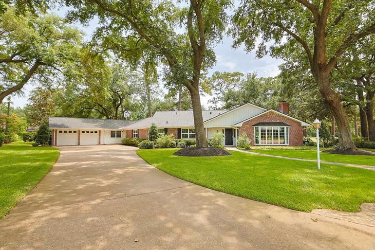 Photo 2 of 5911 Masters Drive, Houston, TX