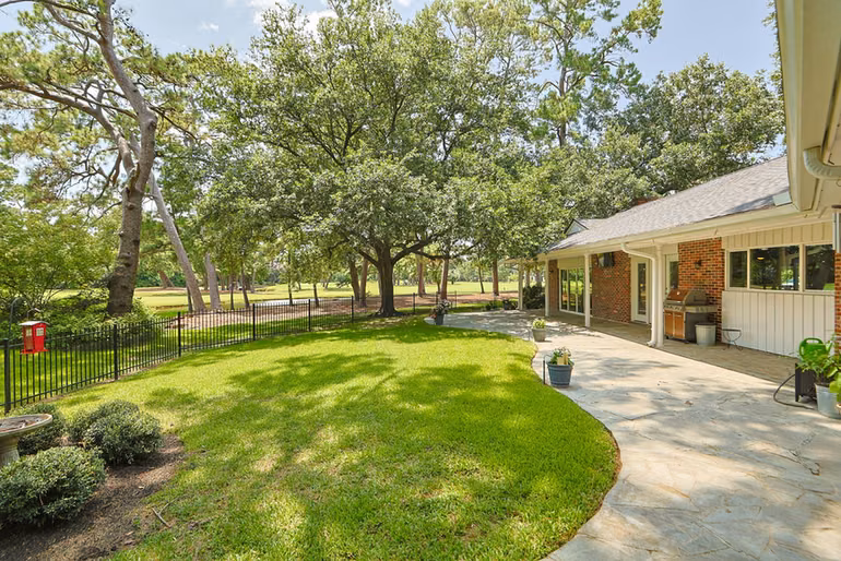 Photo 3 of 5911 Masters Drive, Houston, TX