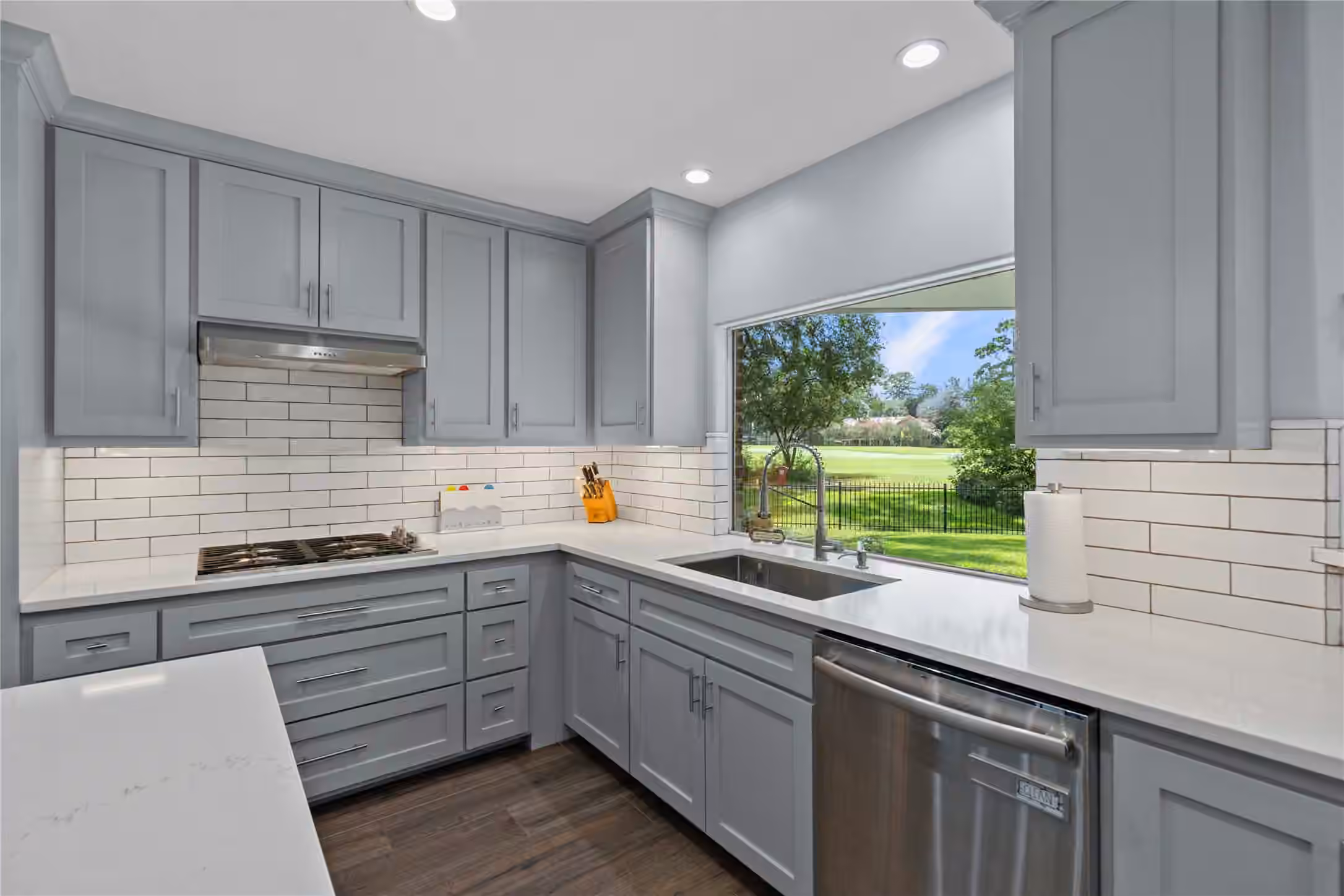 Photo 5 of 5911 Masters Drive, Houston, TX