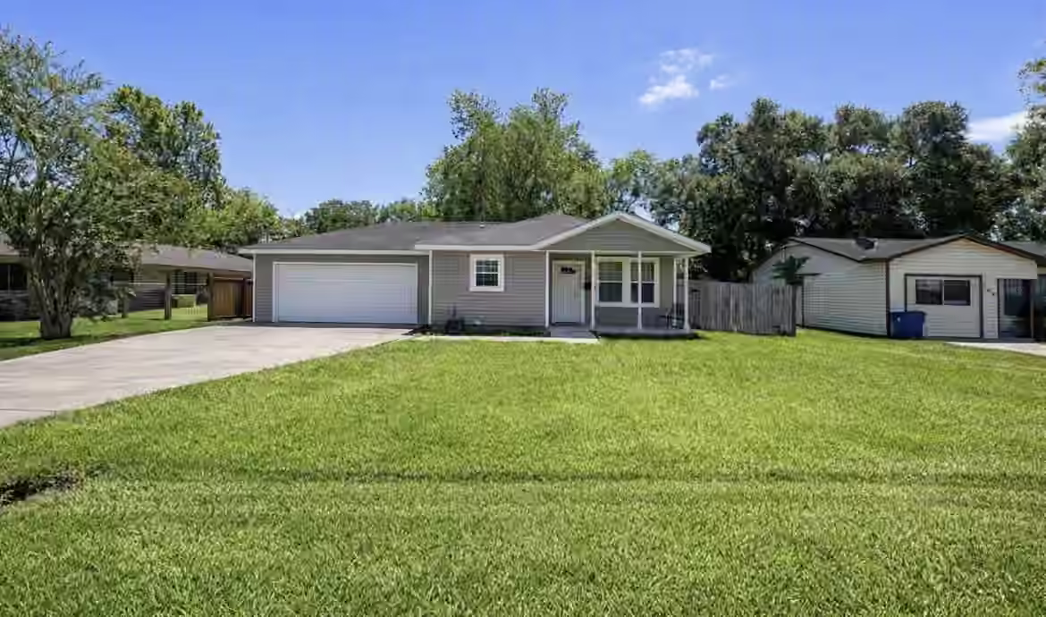 Photo of 708 E 6th Street, Sweeny, TX