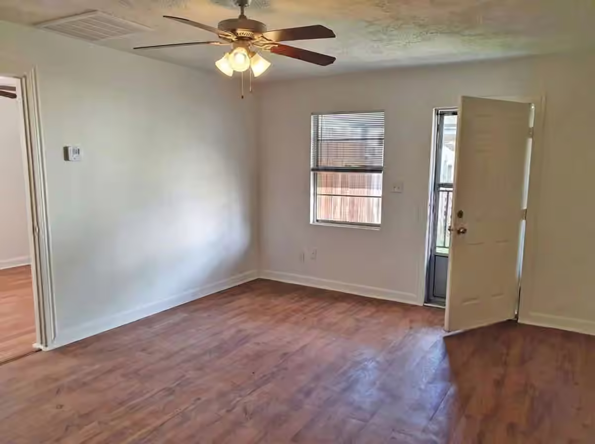 Photo 3 of 1272 Pecan Street, Clute, TX