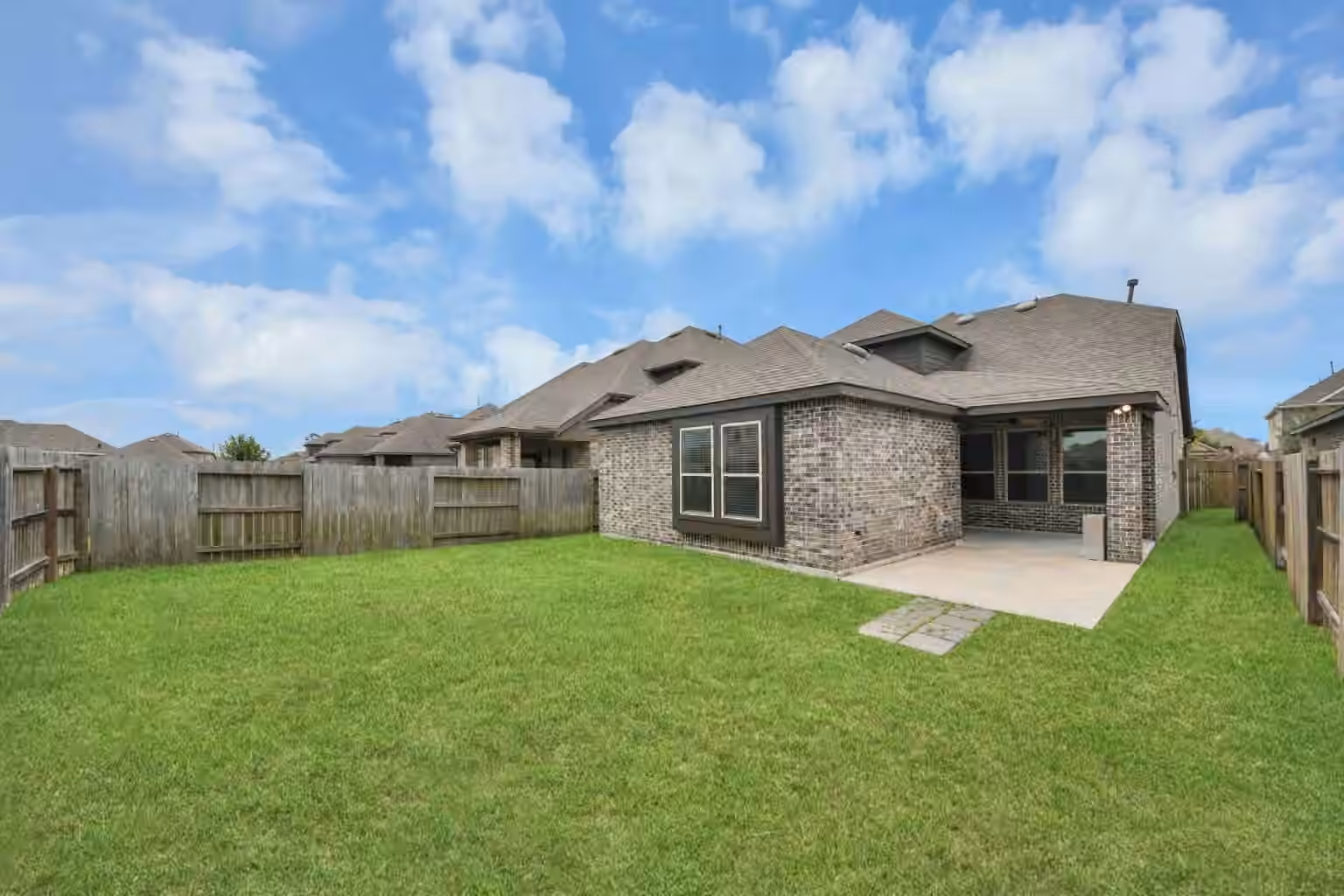 Photo 5 of 15746 Highlands Cove Drive, Humble, TX