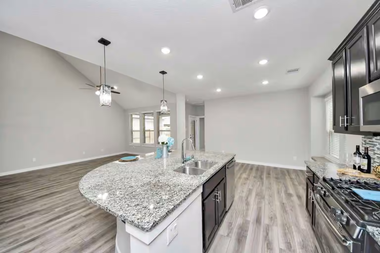 Photo 7 of 15746 Highlands Cove Drive, Humble, TX