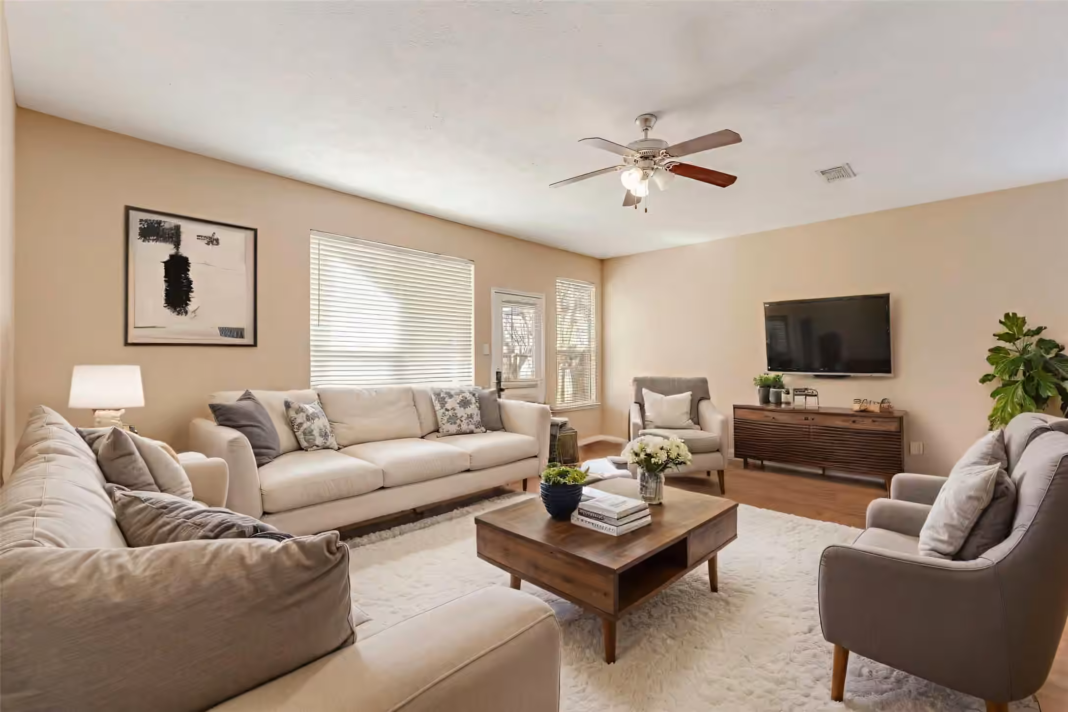 Photo 3 of 914 Chapwood Court, Spring, TX