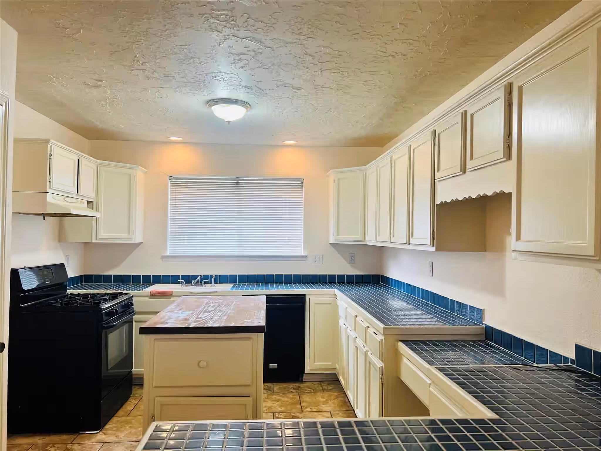 Photo 5 of 12614 Hunting Briar Drive, Houston, TX
