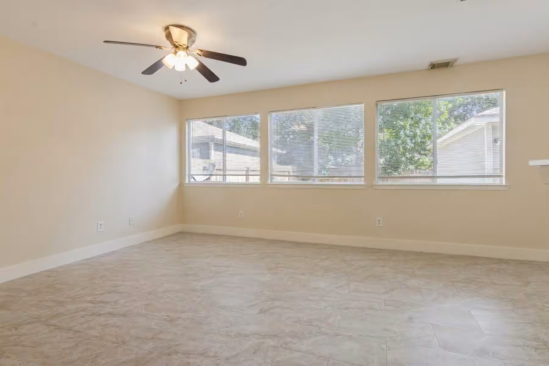 Photo 5 of 439 Laurel Timbers Drive, Houston, TX