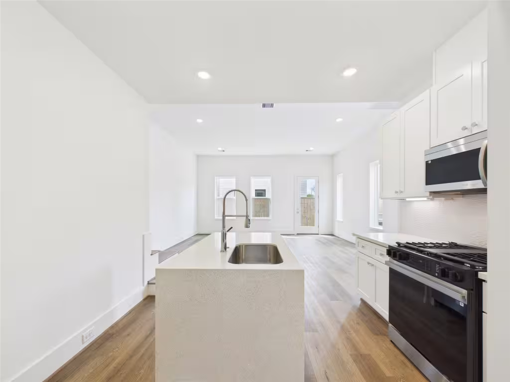 Photo 4 of 7506 Carver Road A, Houston, TX