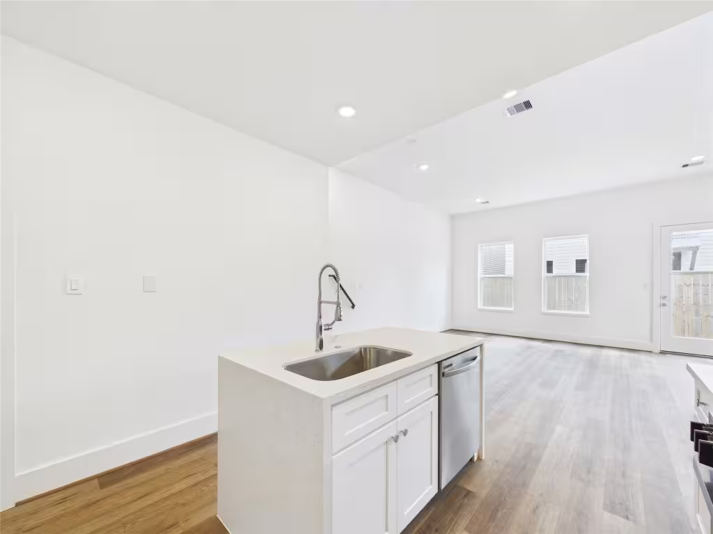 Photo 6 of 7506 Carver Road A, Houston, TX