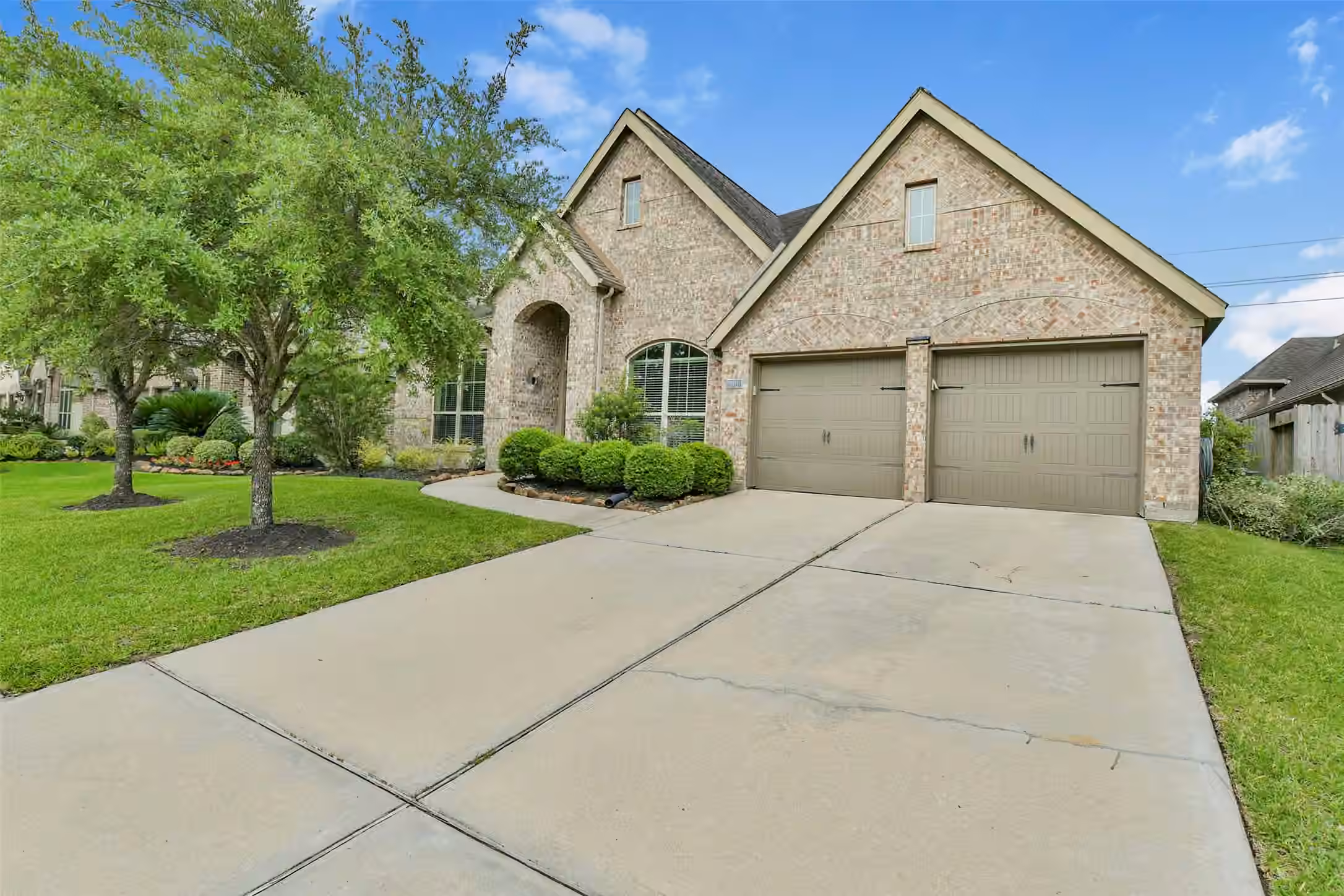 Photo 2 of 3011 Sunrise Run Lane, Pearland, TX
