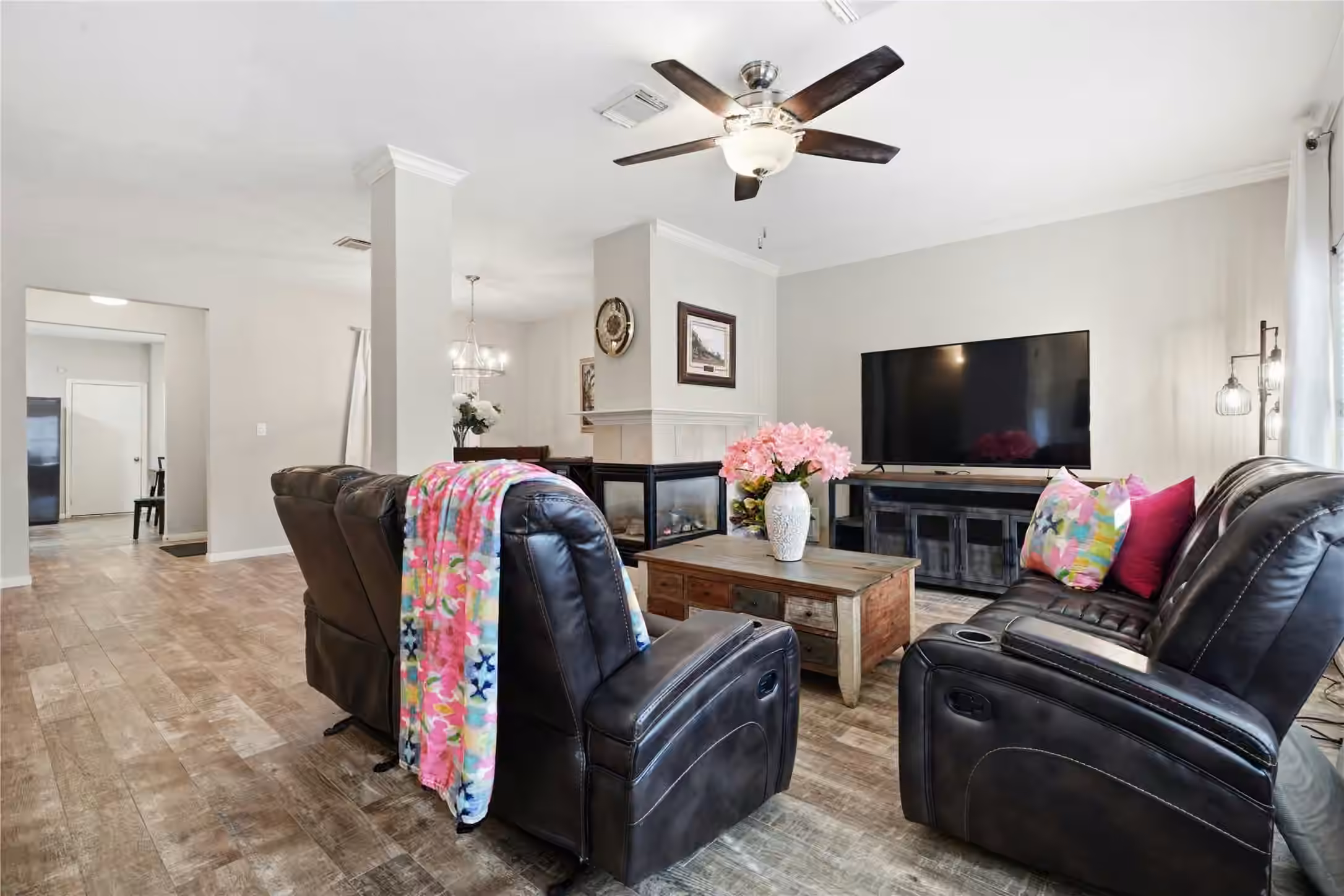 Photo 3 of 2039 Glencove Drive, Seabrook, TX
