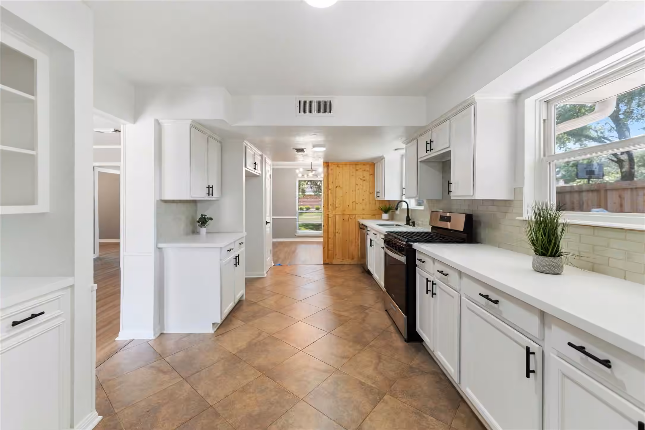 Photo 7 of 207 Burgundy Lane, League City, TX