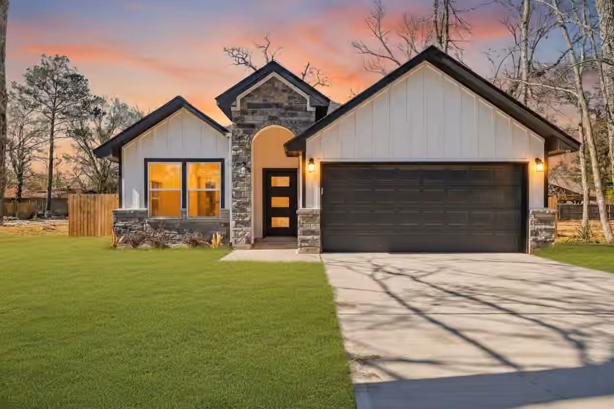 Photo of 604 Jefferson Avenue, Cleveland, TX