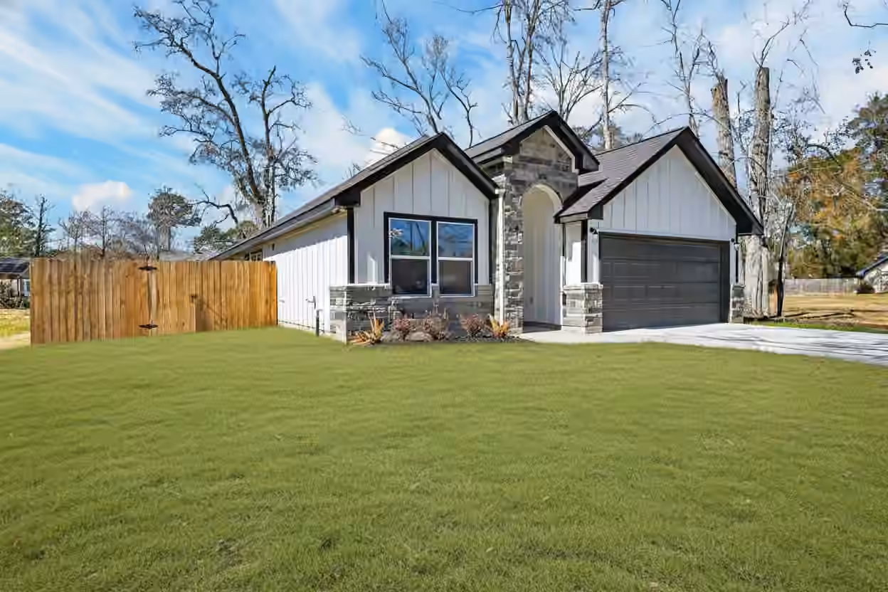 Photo 3 of 604 Jefferson Avenue, Cleveland, TX