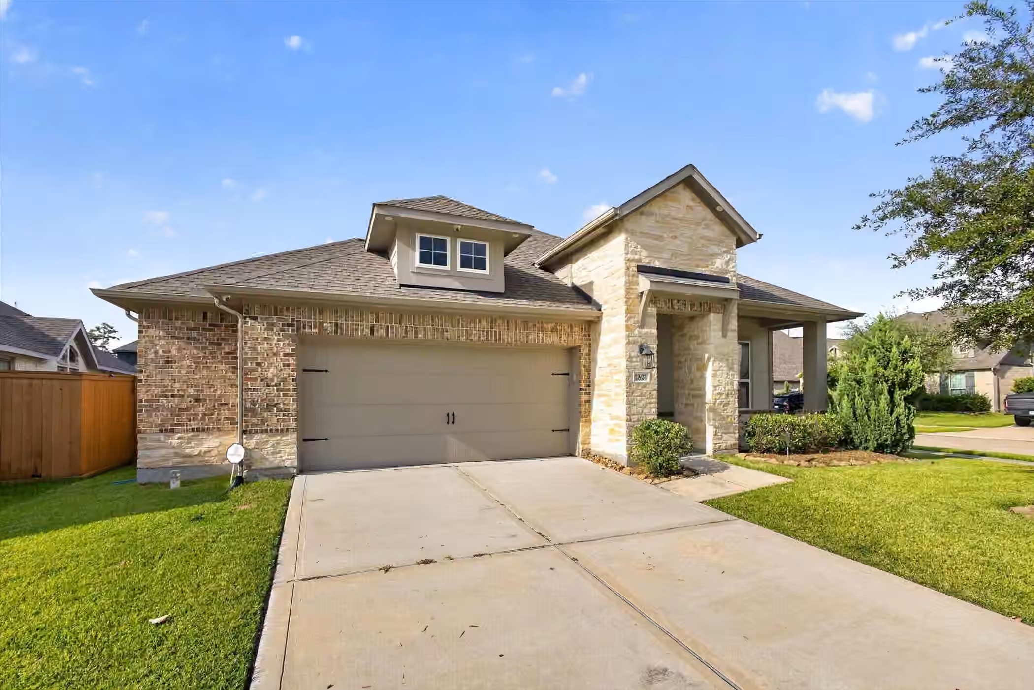 Photo 2 of 11927 Clearview Cove Drive, Humble, TX