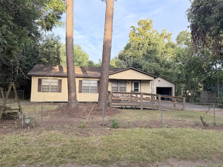 Photo of 724 S Morgan Street, Angleton, TX 77515