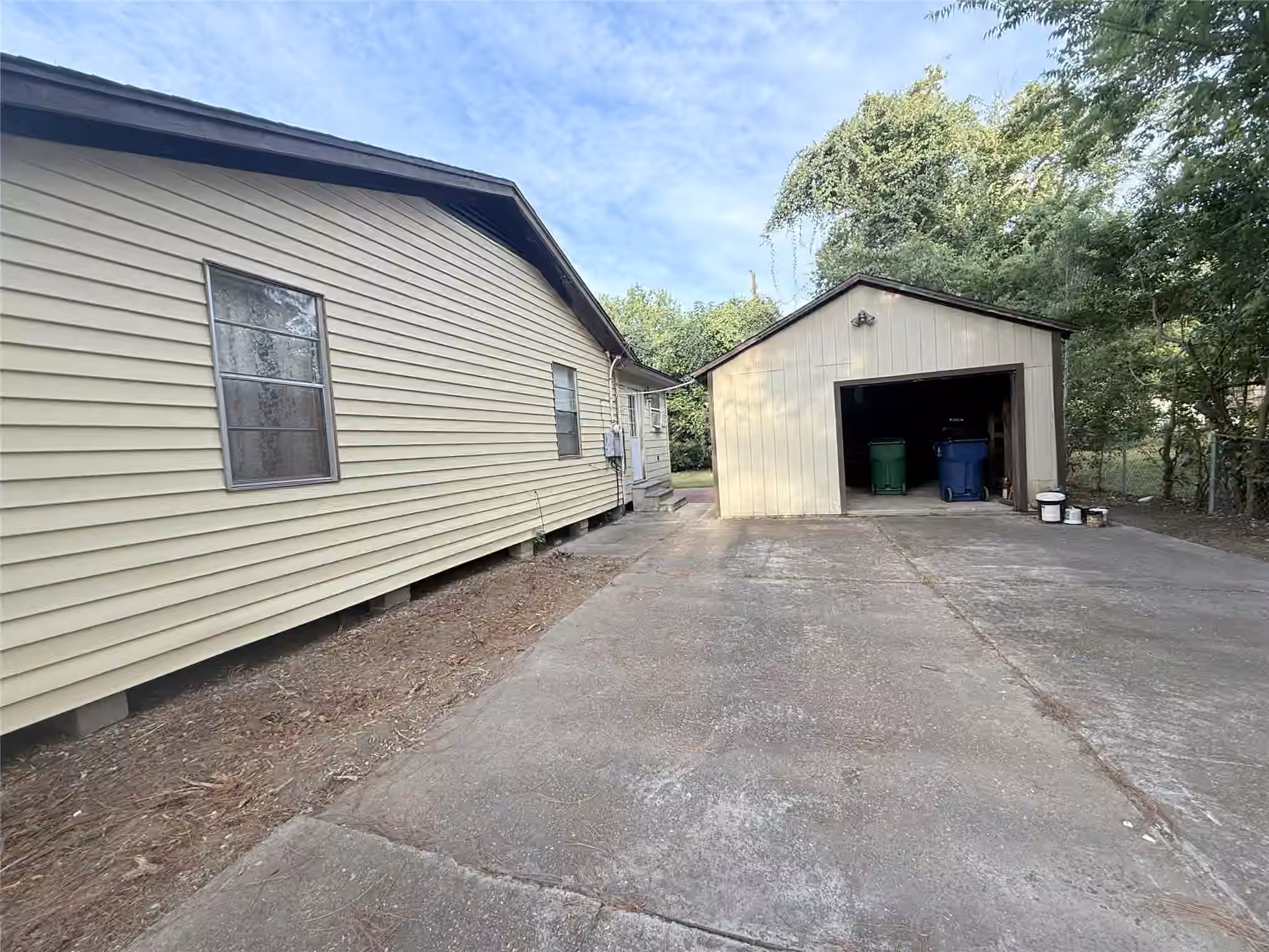 Photo 3 of 724 S Morgan Street, Angleton, TX