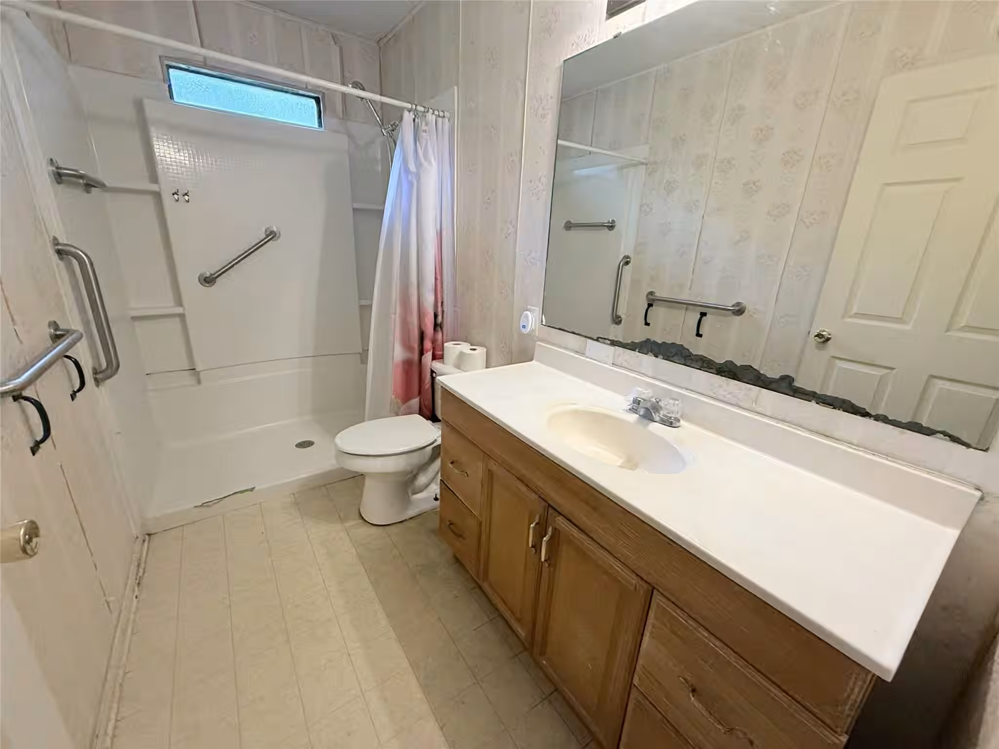 Photo 7 of 724 S Morgan Street, Angleton, TX