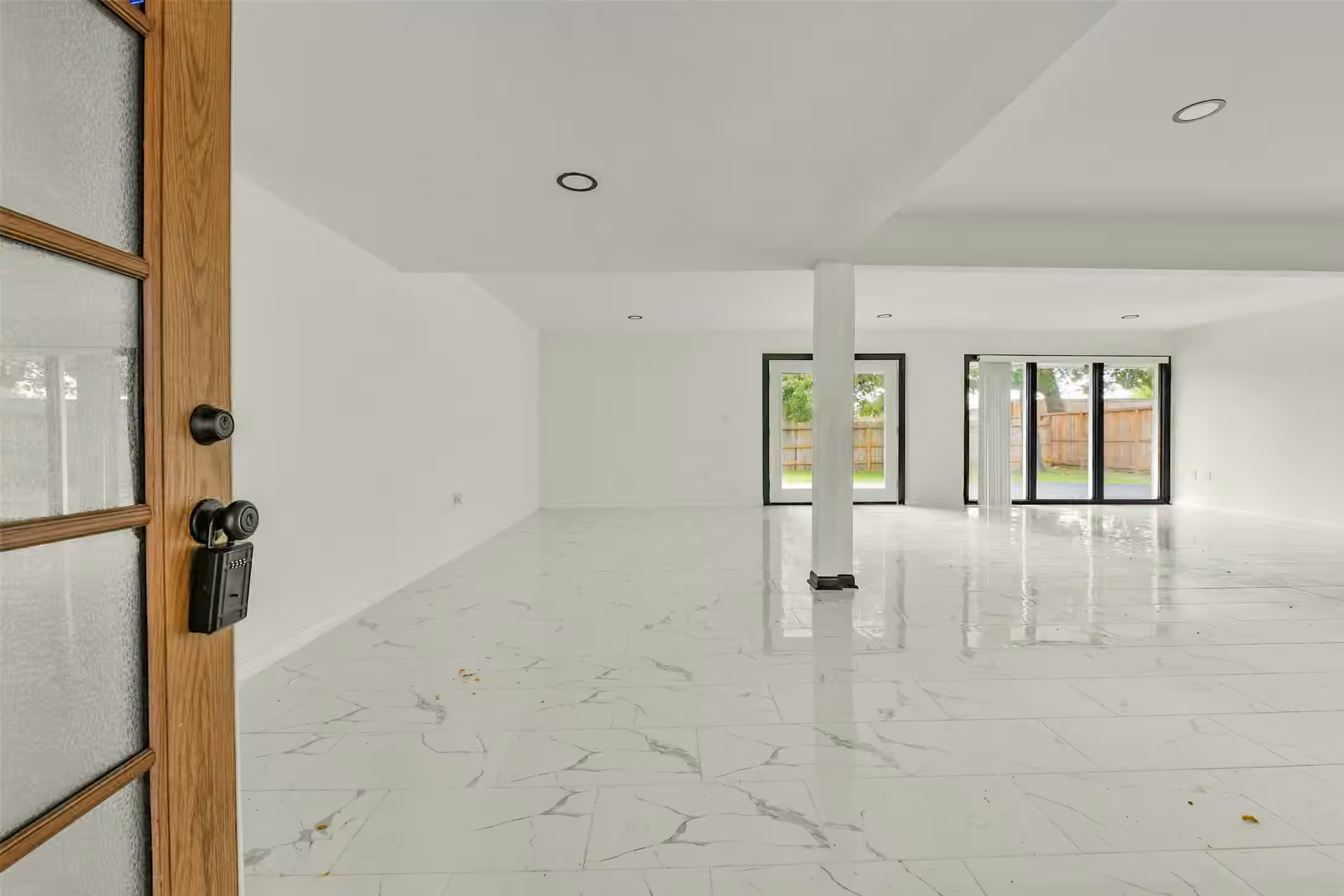 Photo 3 of 1616 Redway Lane, Houston, TX