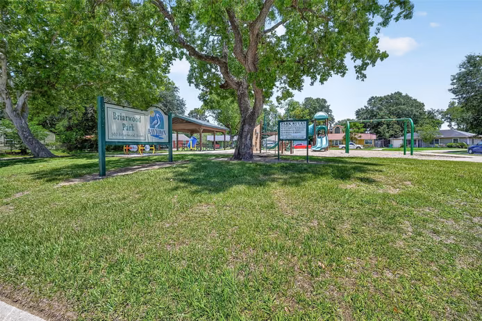 Photo 4 of 602 Parkway Street, Baytown, TX