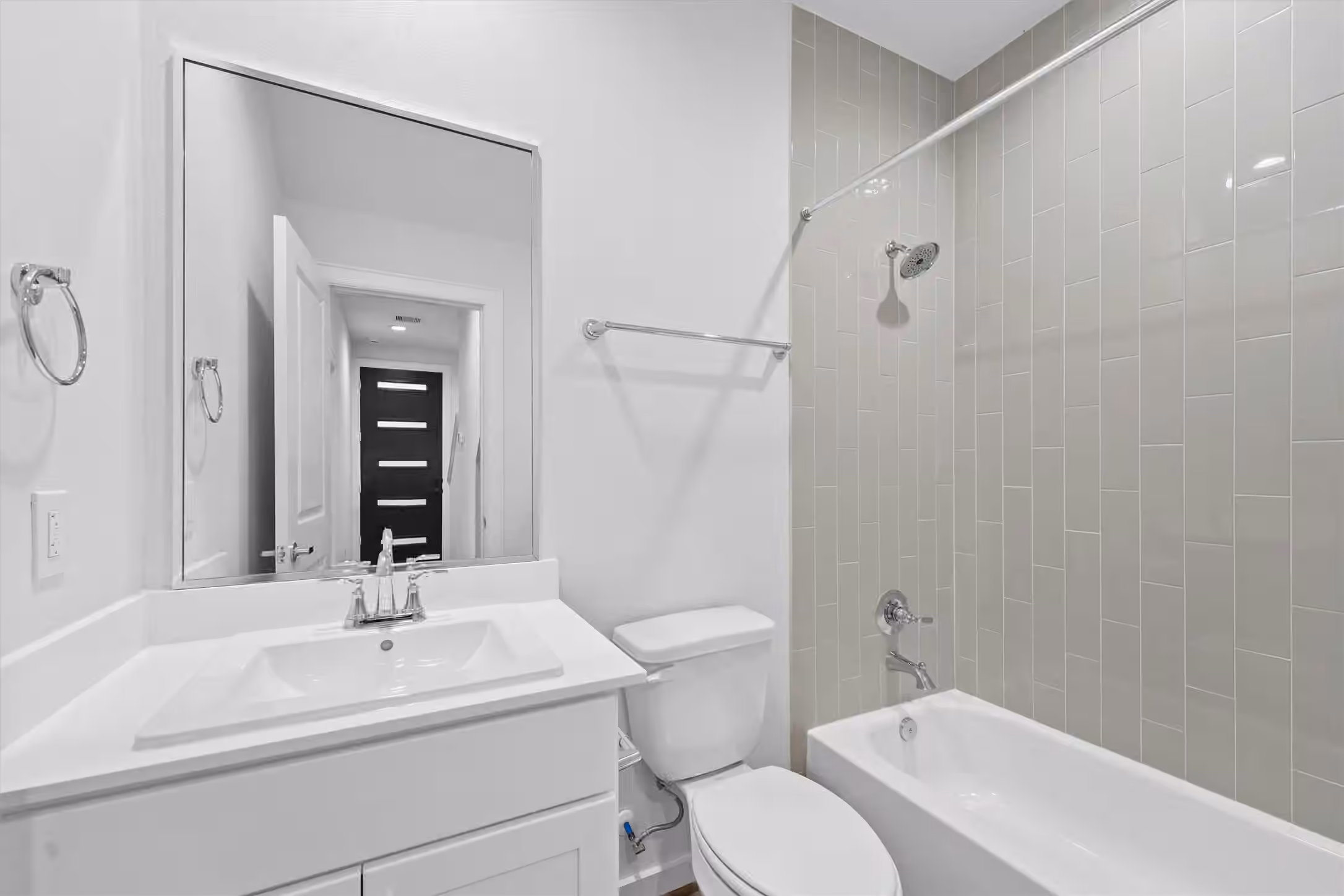 Photo 3 of 2110 Dewalt Street G, Houston, TX