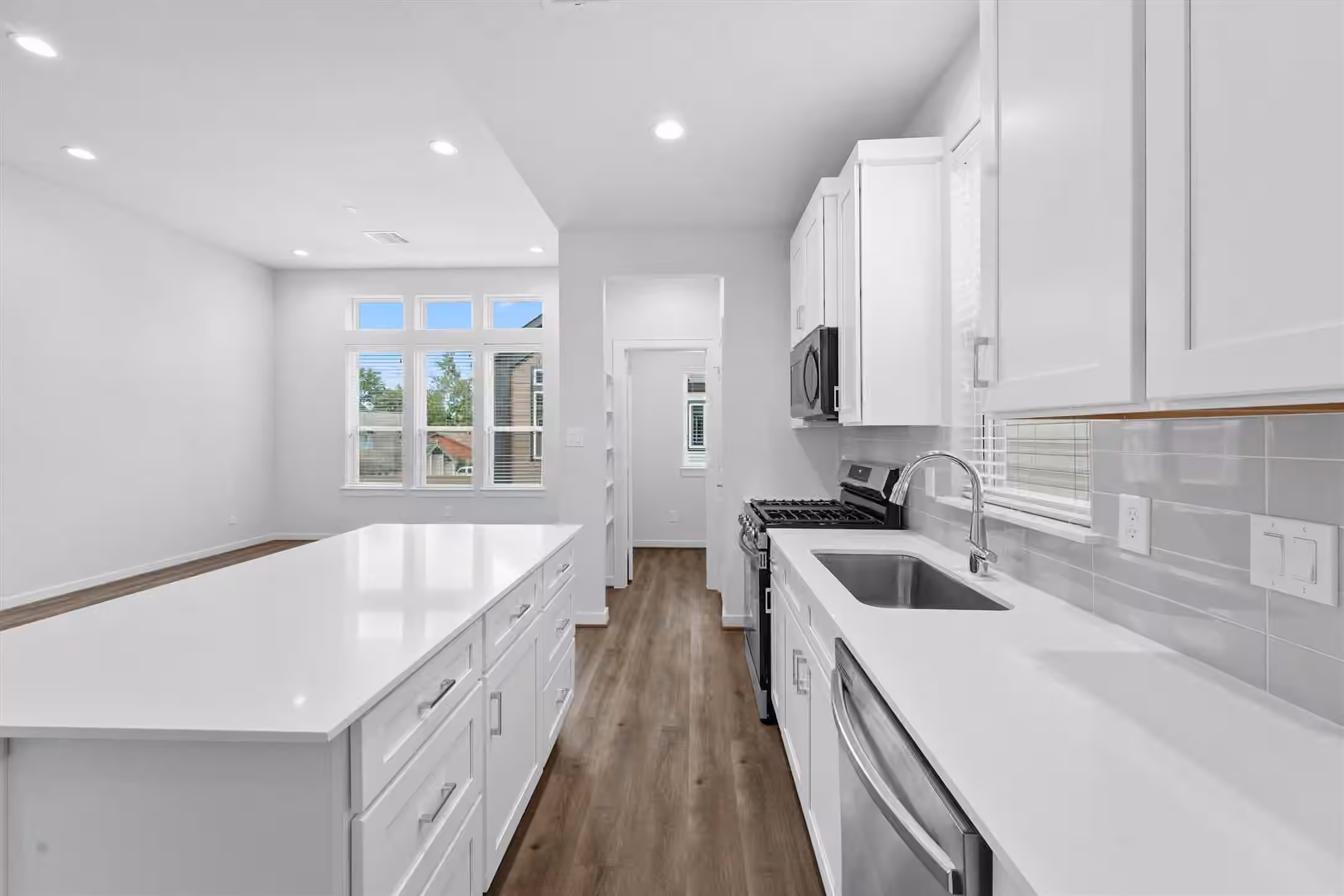 Photo 6 of 2110 Dewalt Street G, Houston, TX