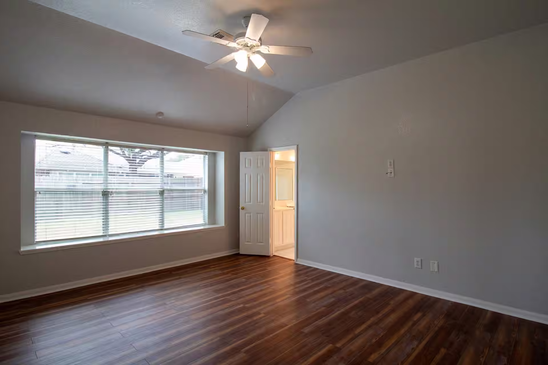 Photo 5 of 12619 Aubreywood Lane, Houston, TX