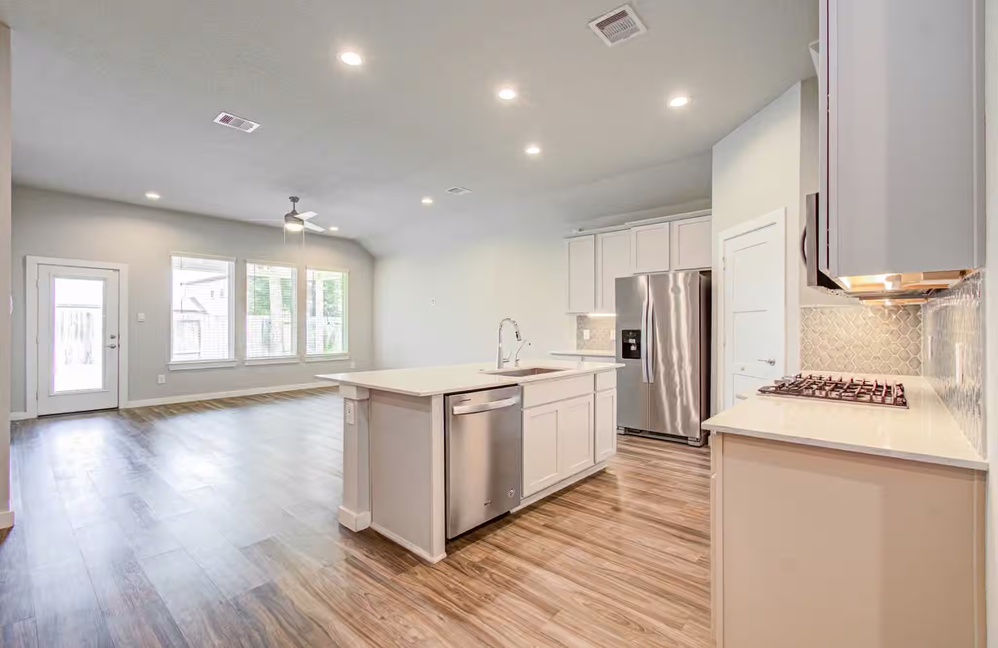 Photo 4 of 10026 Angelina Woods Lane, Conroe, TX