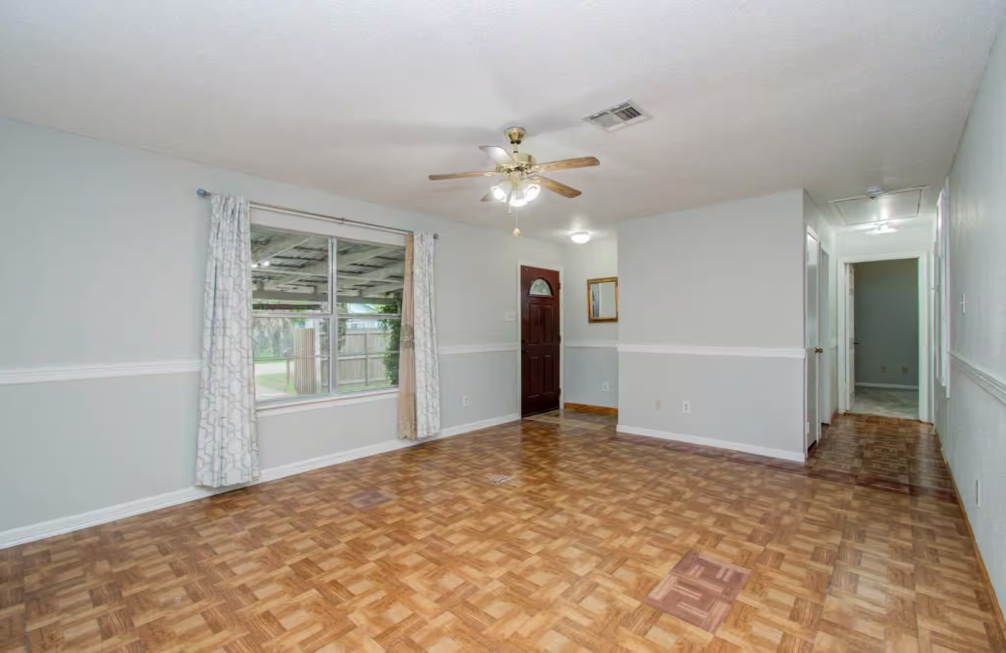 Photo 3 of 10131 Tangiers Rd, Houston, TX