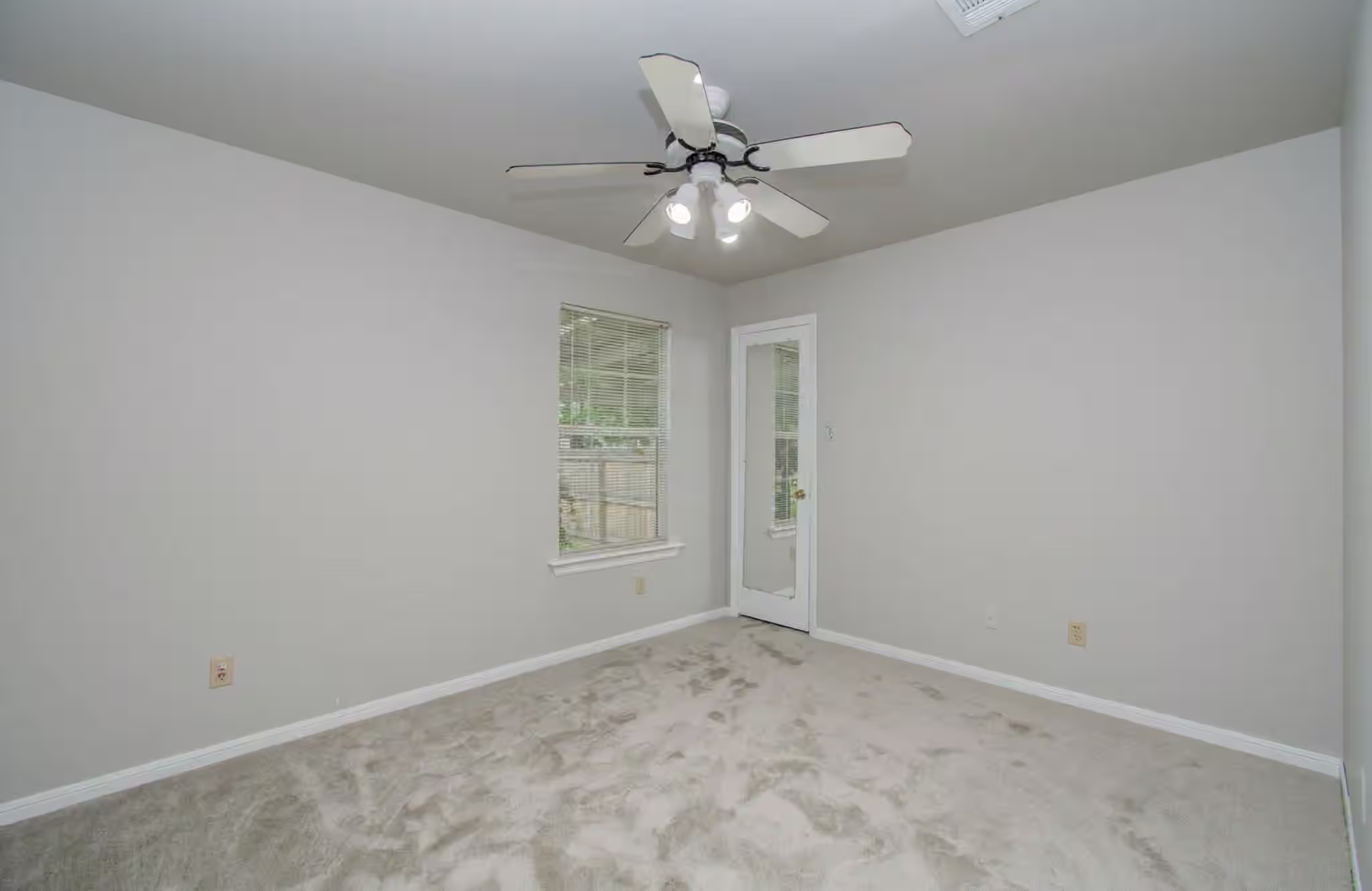 Photo 4 of 10131 Tangiers Rd, Houston, TX