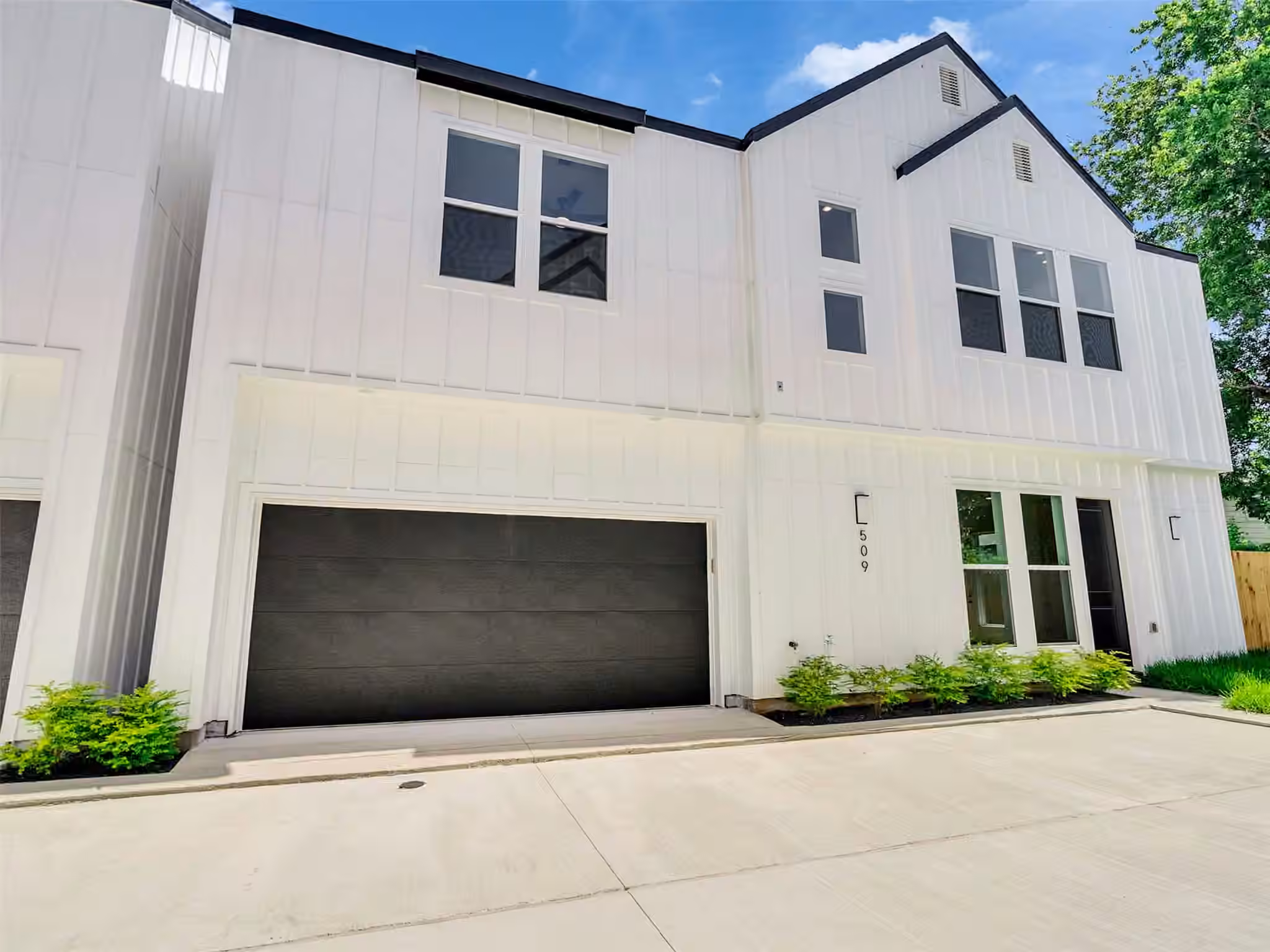 Photo 2 of 511 ALTIC ST, Houston, TX