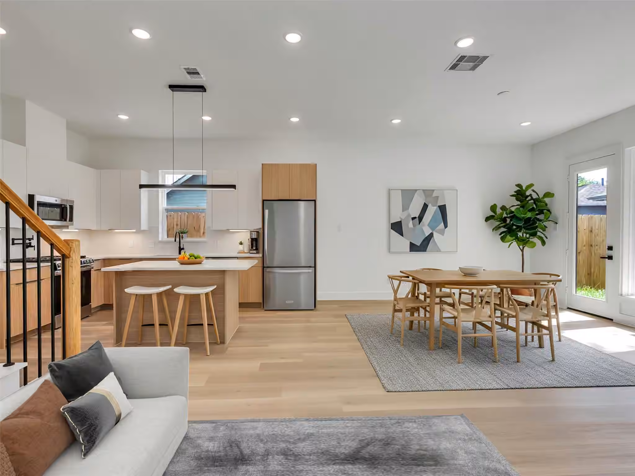Photo 6 of 511 ALTIC ST, Houston, TX