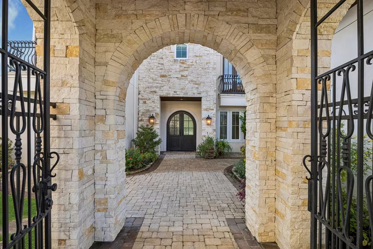 Photo 2 of 507 Constellation Boulevard, League City, TX