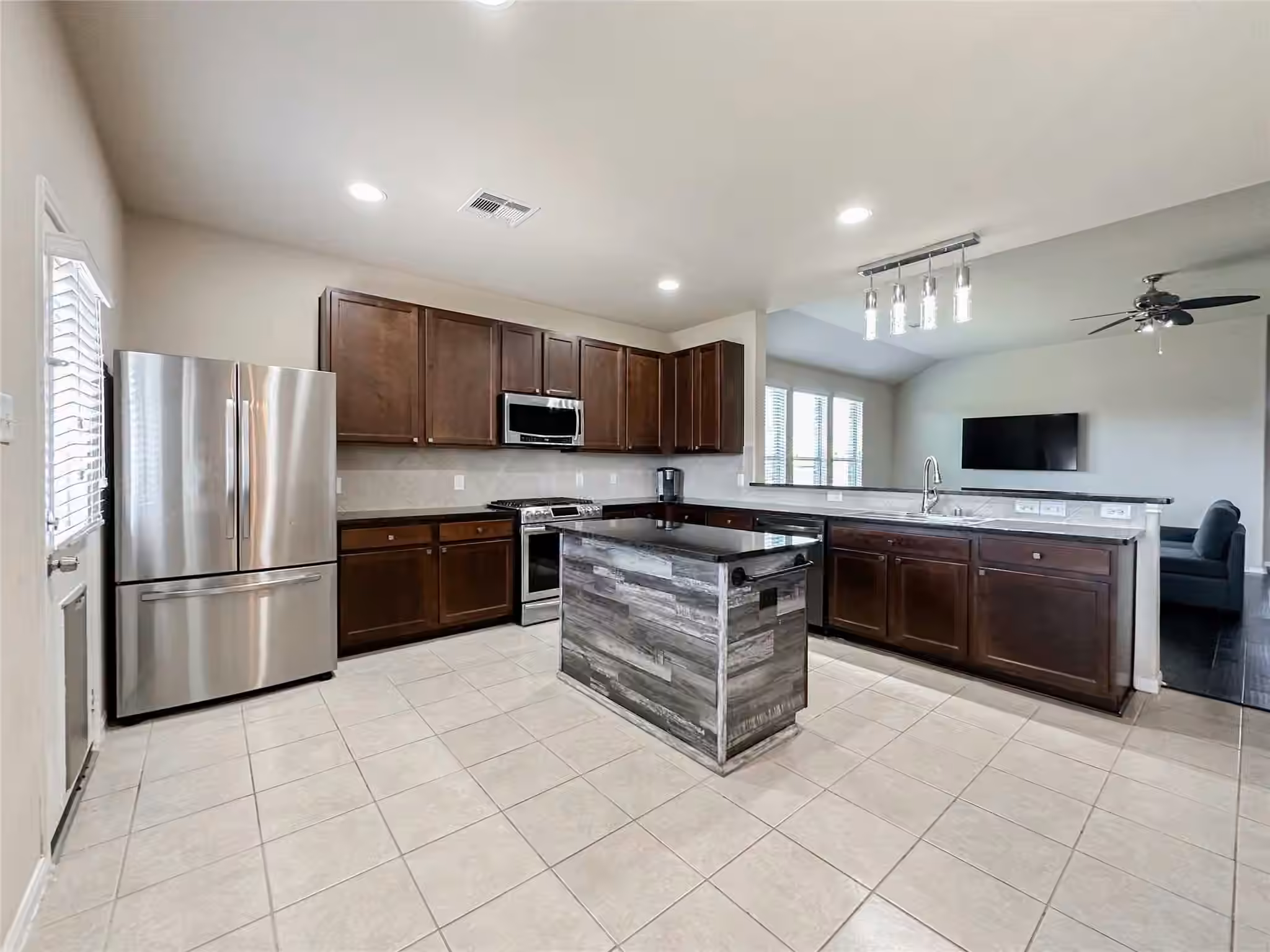 Photo 7 of 332 Country Crossing Circle, Magnolia, TX