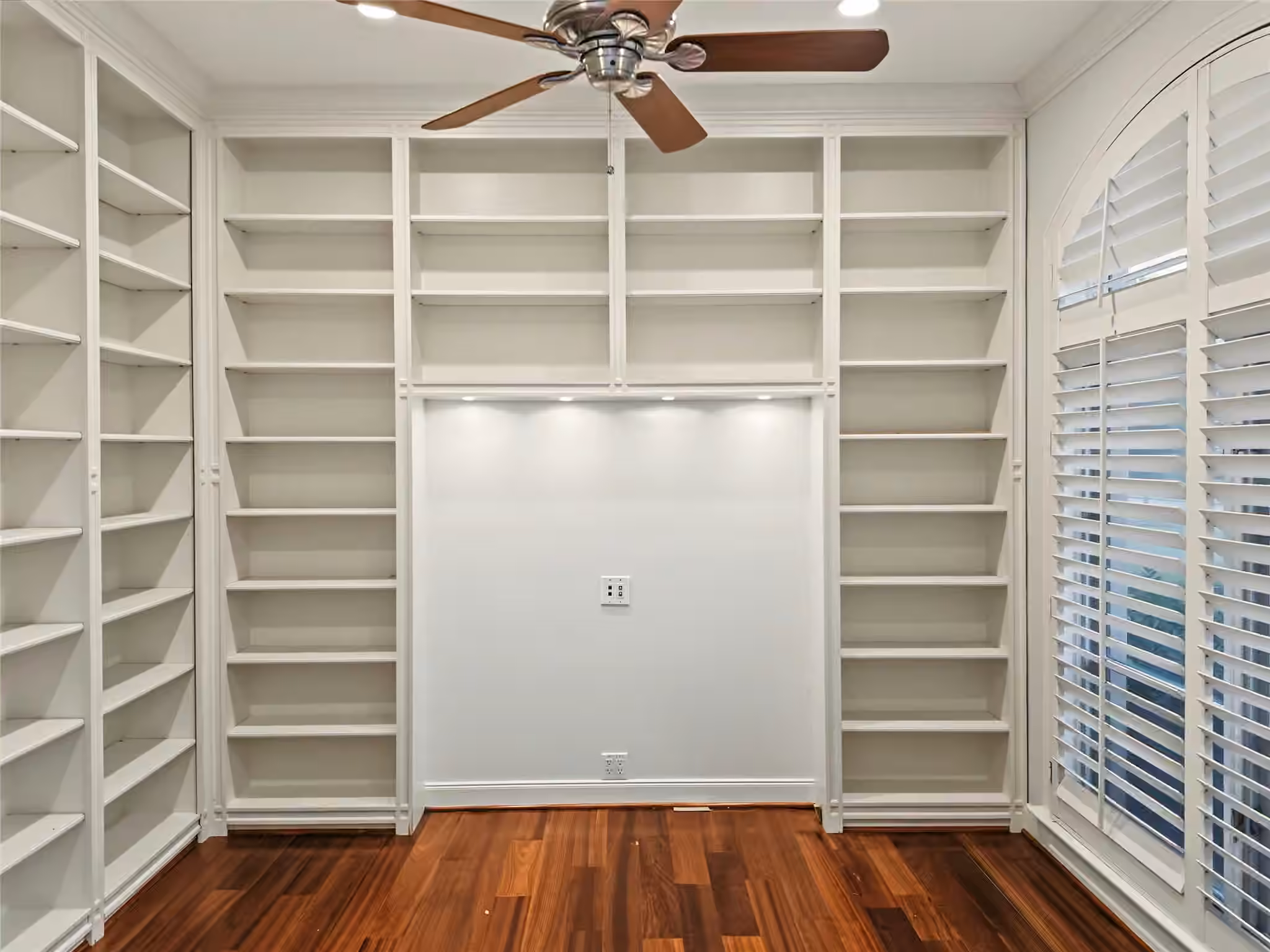 Photo 7 of 12018 Surrey Lane, Bunker Hill Village, TX