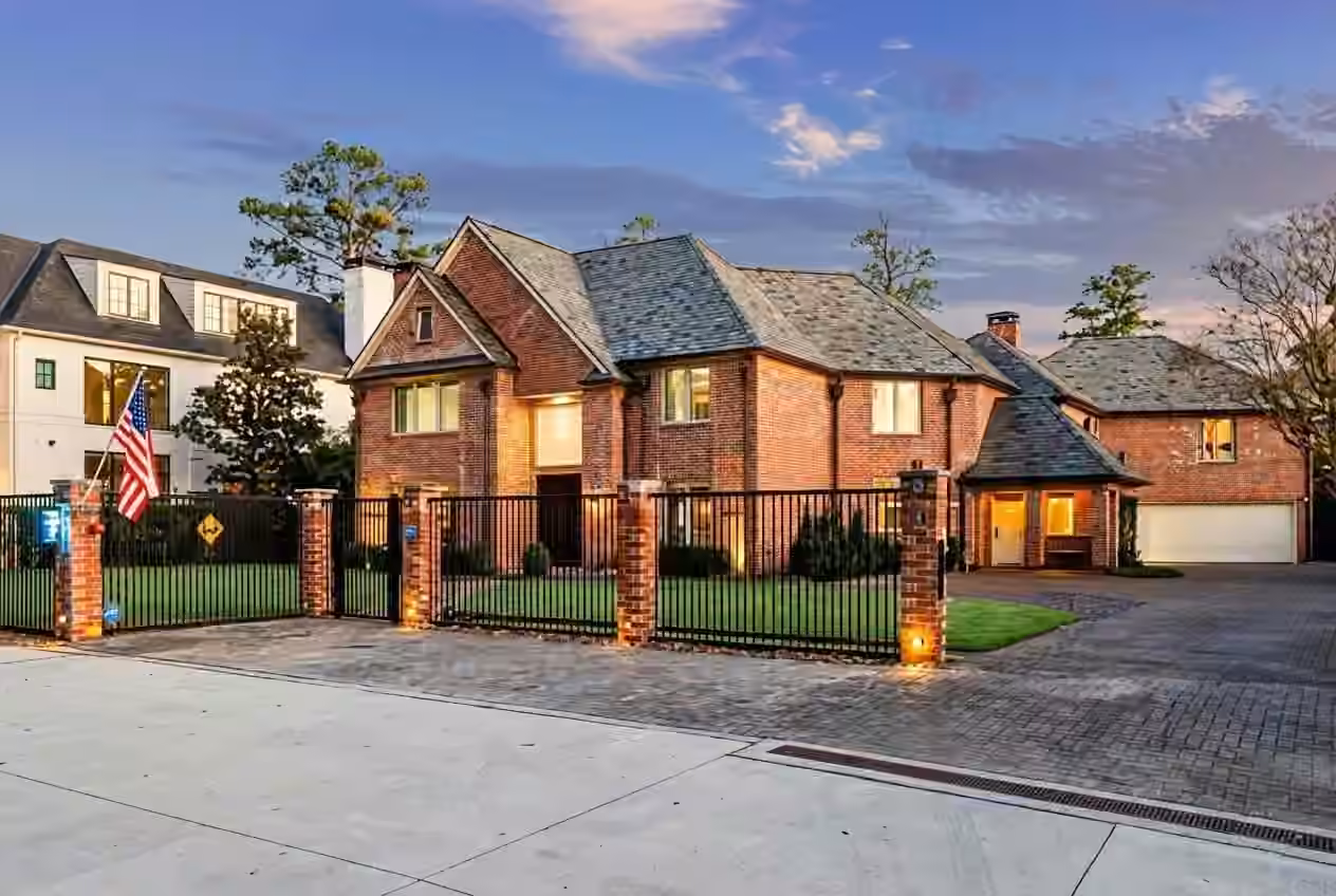 Photo 3 of 37 E Broad Oaks, Houston, TX