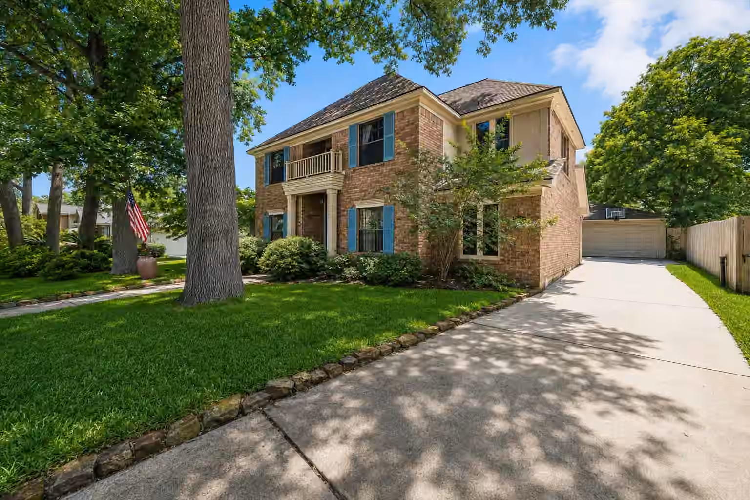 Photo 2 of 3914 Hill Springs Drive, Houston, TX
