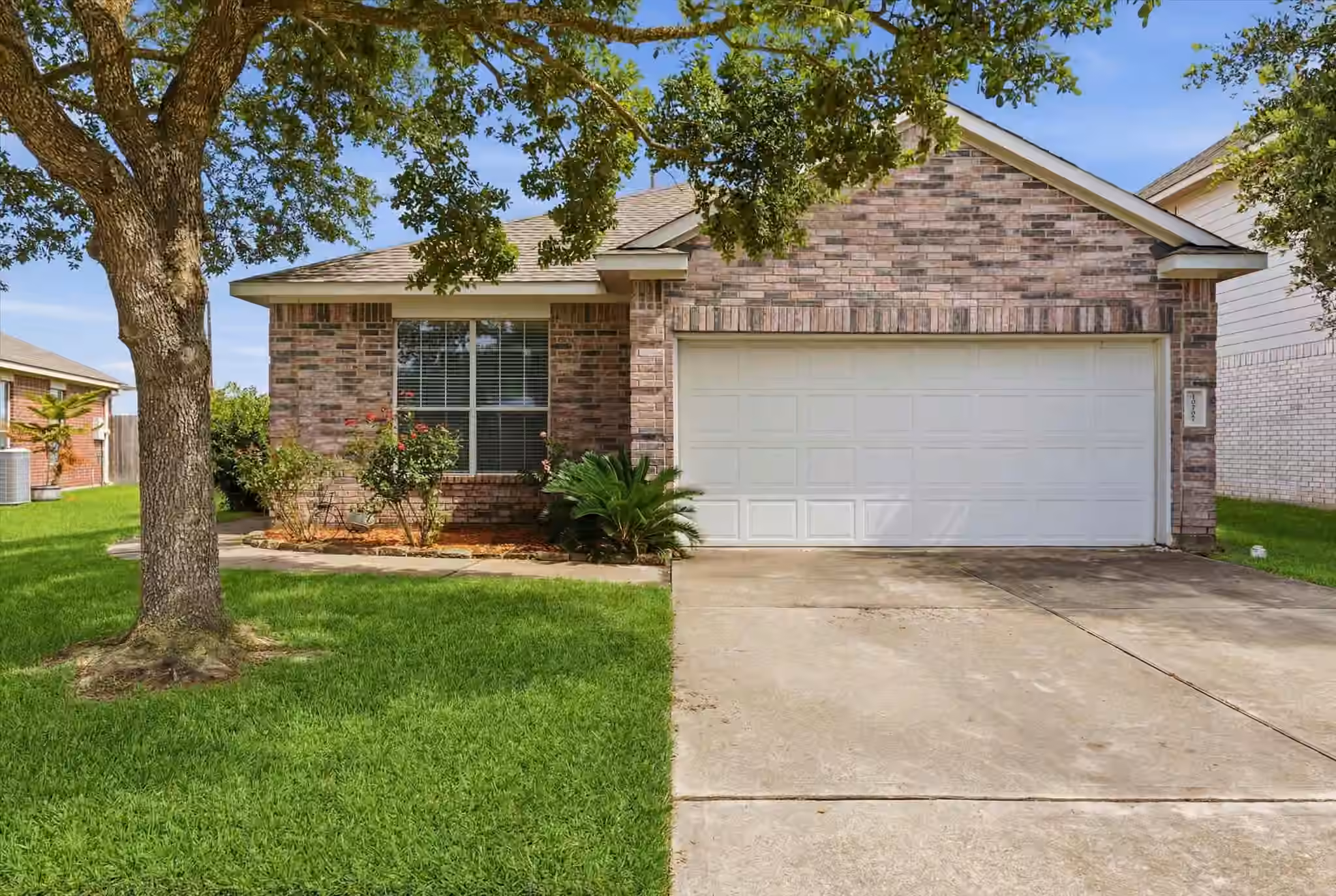 Photo 2 of 10707 Mocker Nut Street, Baytown, TX