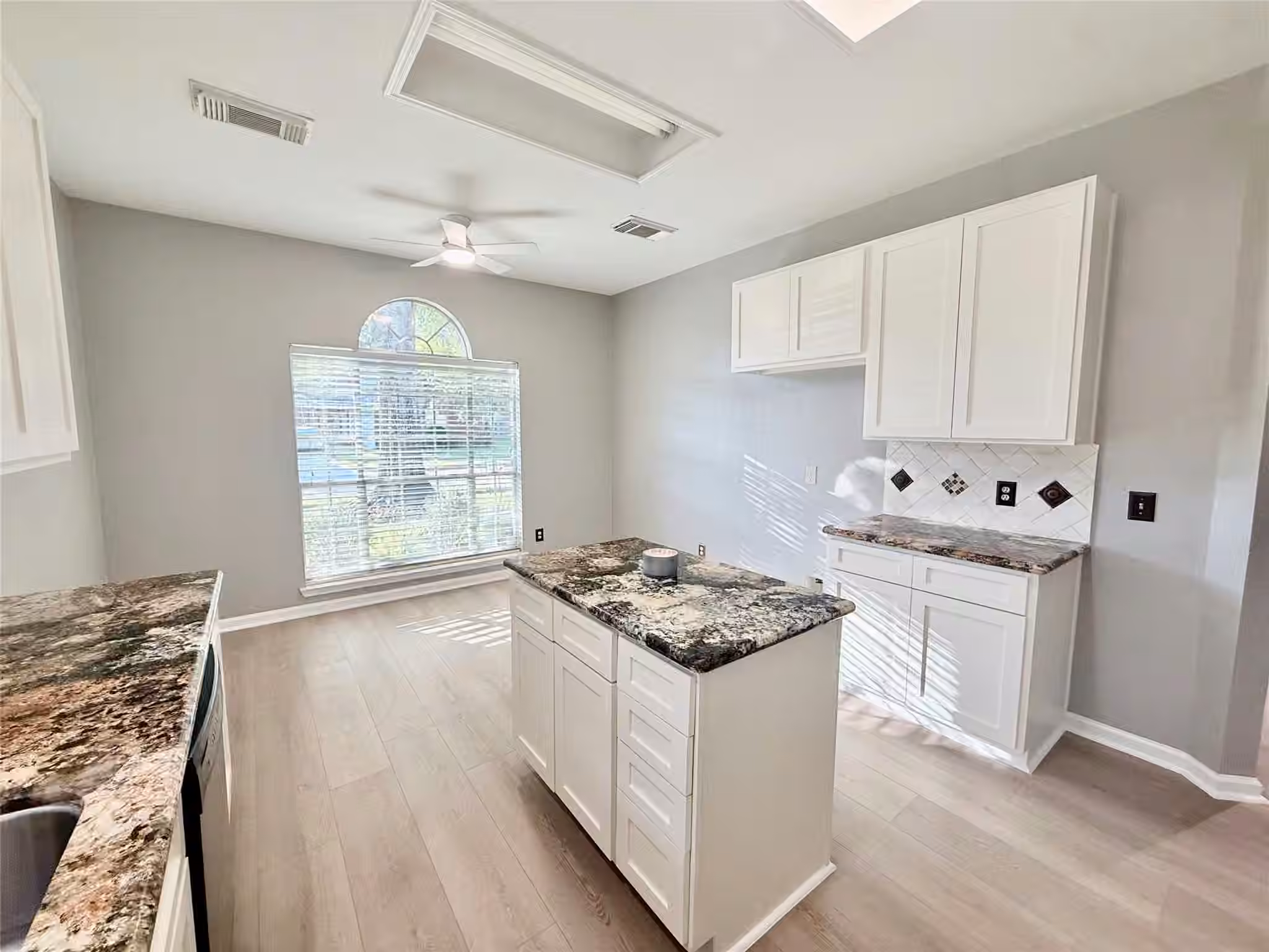 Photo 4 of 2915 Veva Drive, Pearland, TX